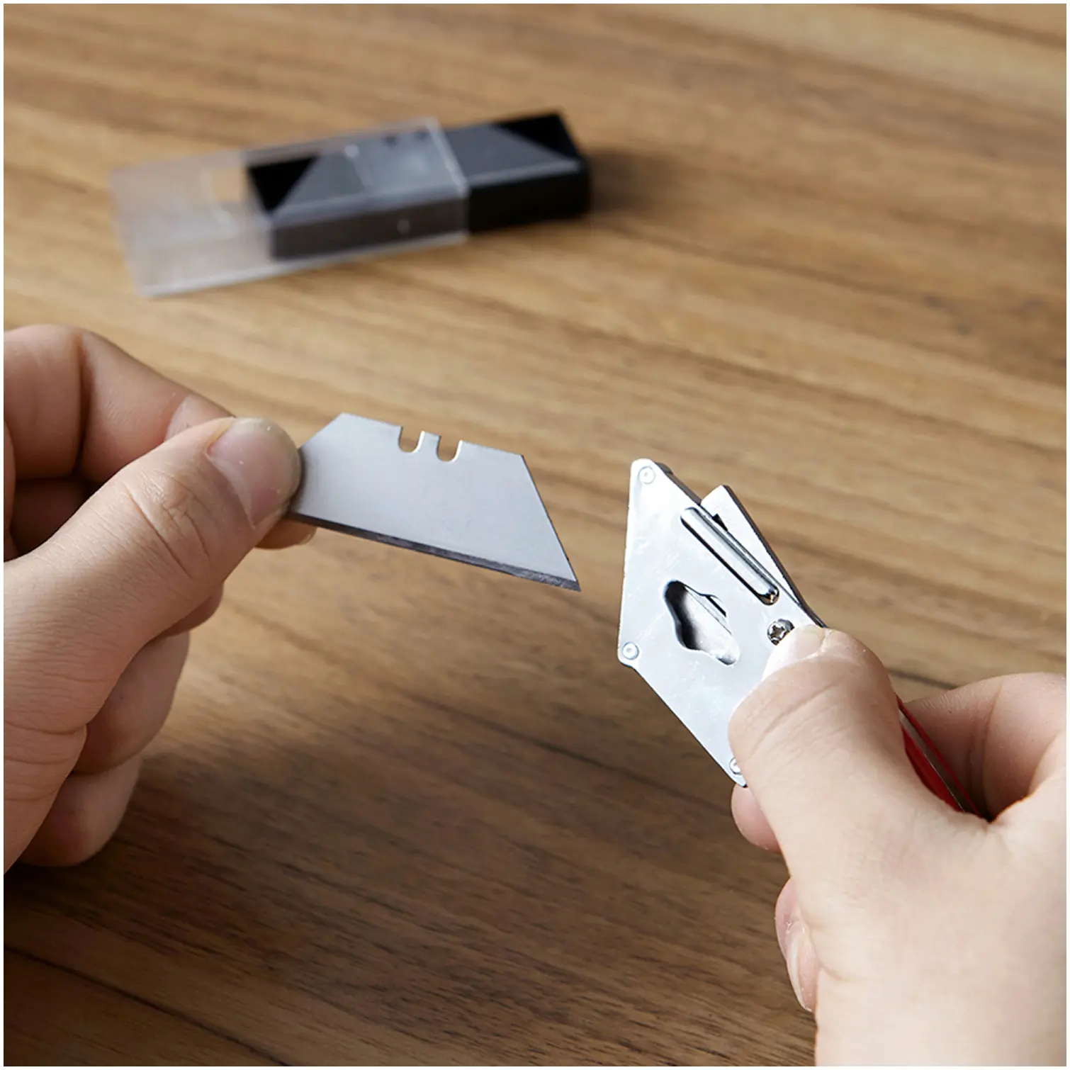 AVN0160_3 Dekton Folding Utility Knife