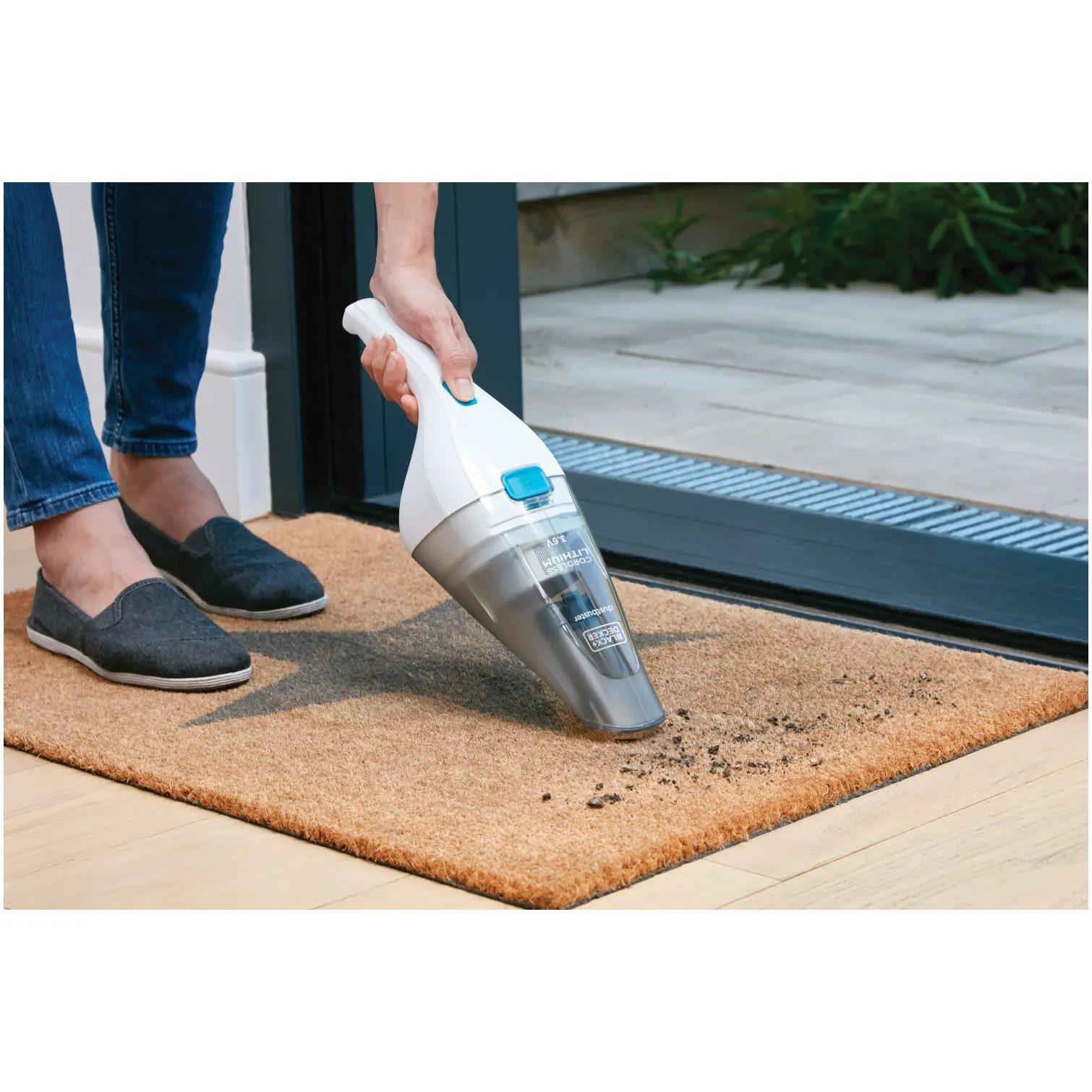 BDP0031_3 Black+Decker 3.6v Cordless Dustbuster
