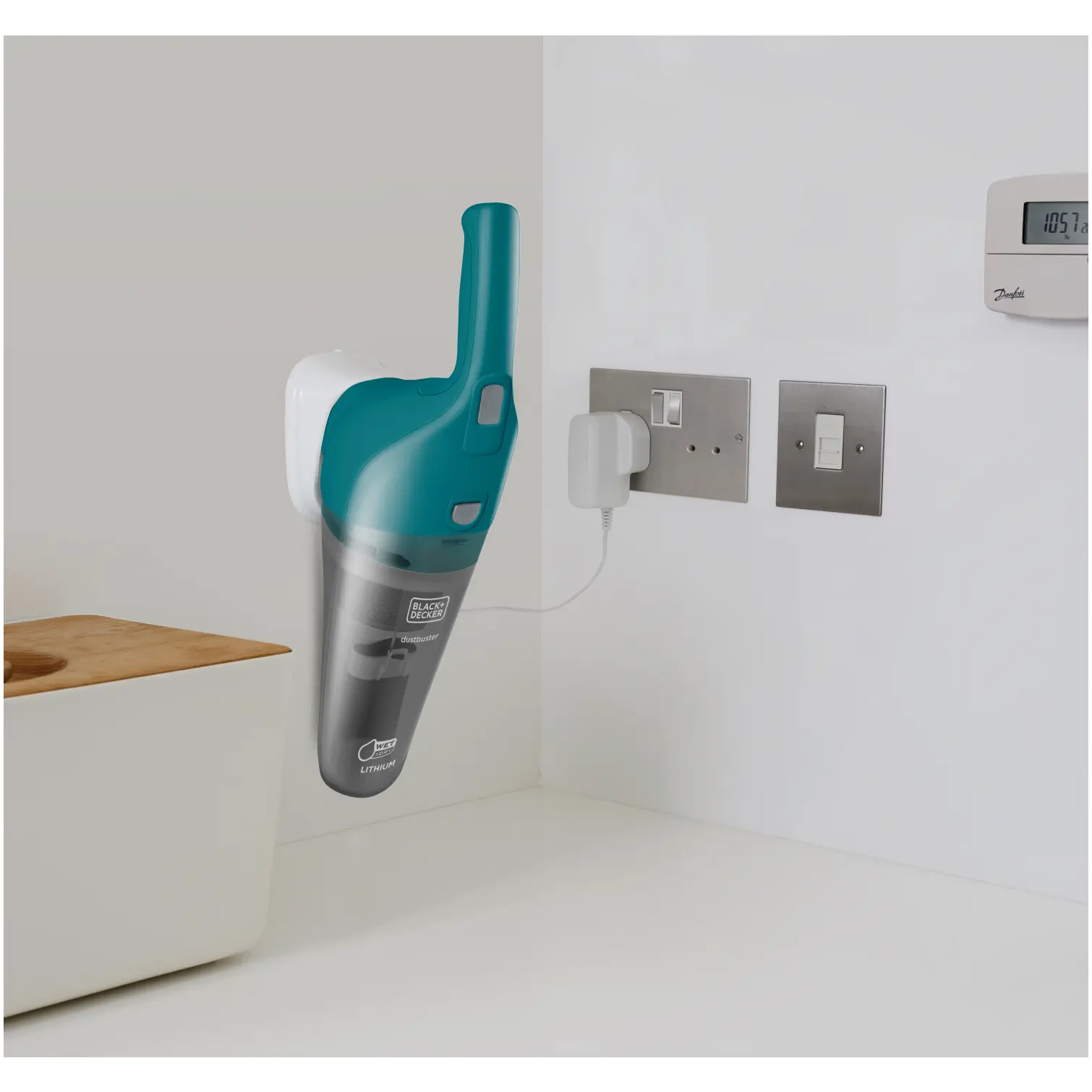BDP0034_2 Black+Decker Li-ion Wet & Dry Dustbuster 7.2v
