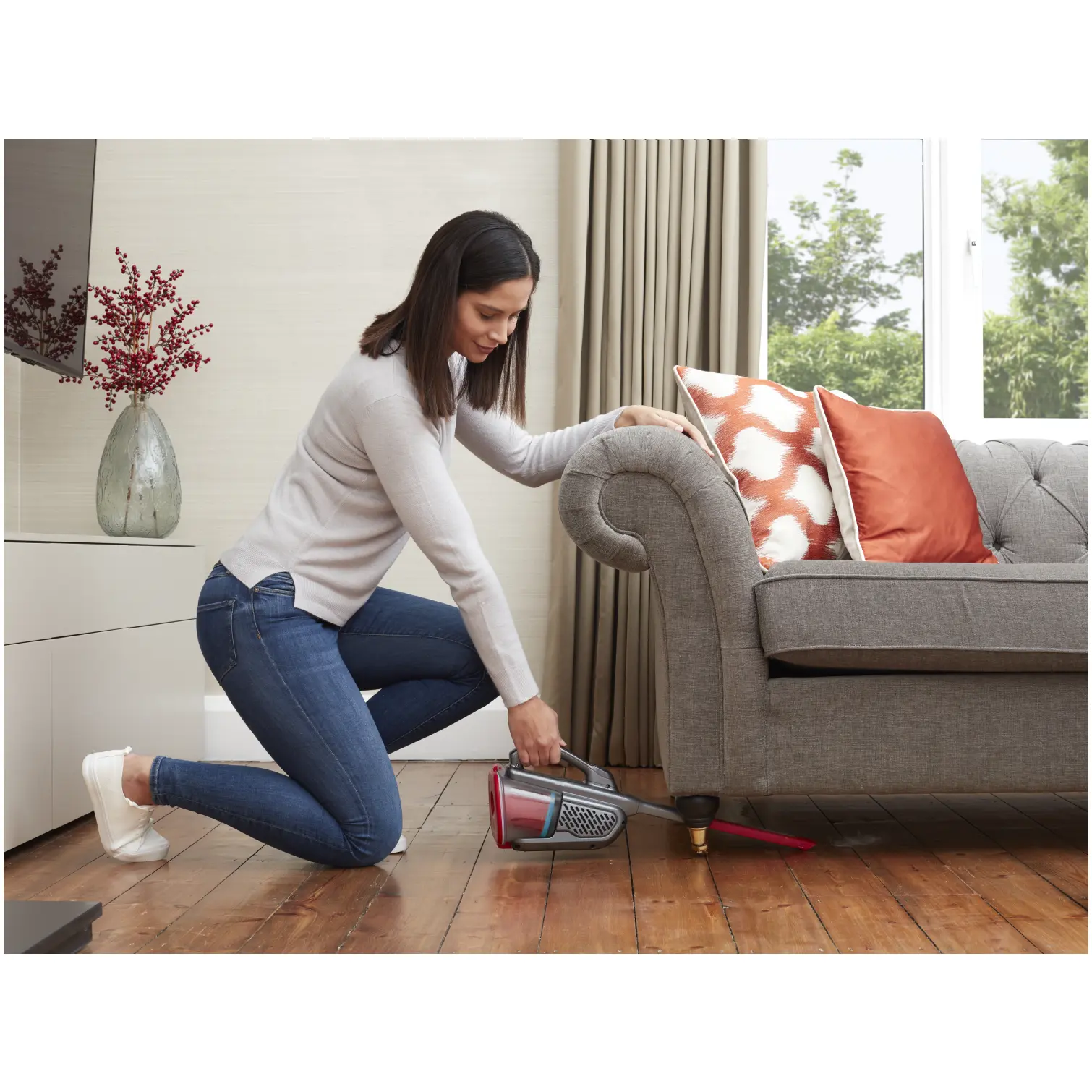 BDP0111_15 Black+Decker 12v Cordless Dustbuster