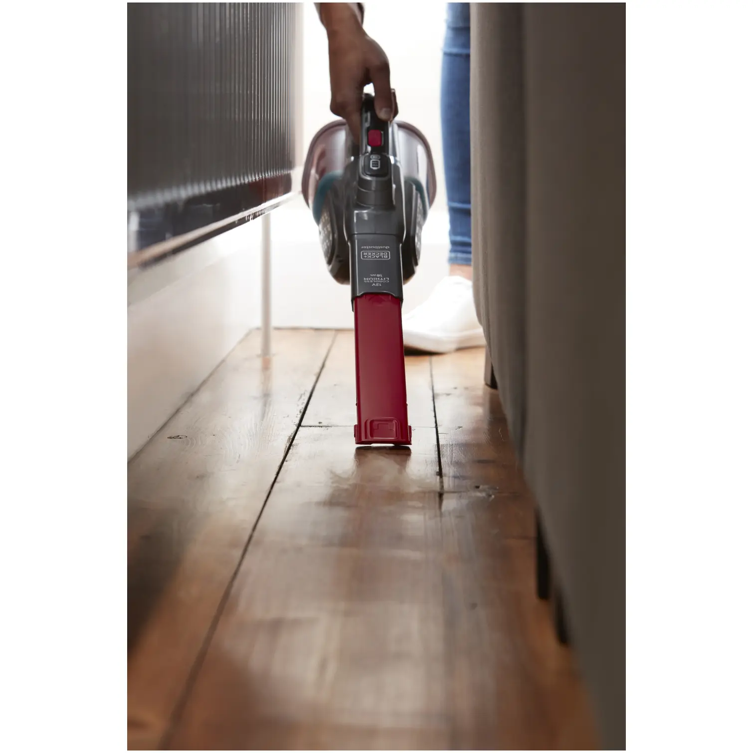 BDP0111_16 Black+Decker 12v Cordless Dustbuster