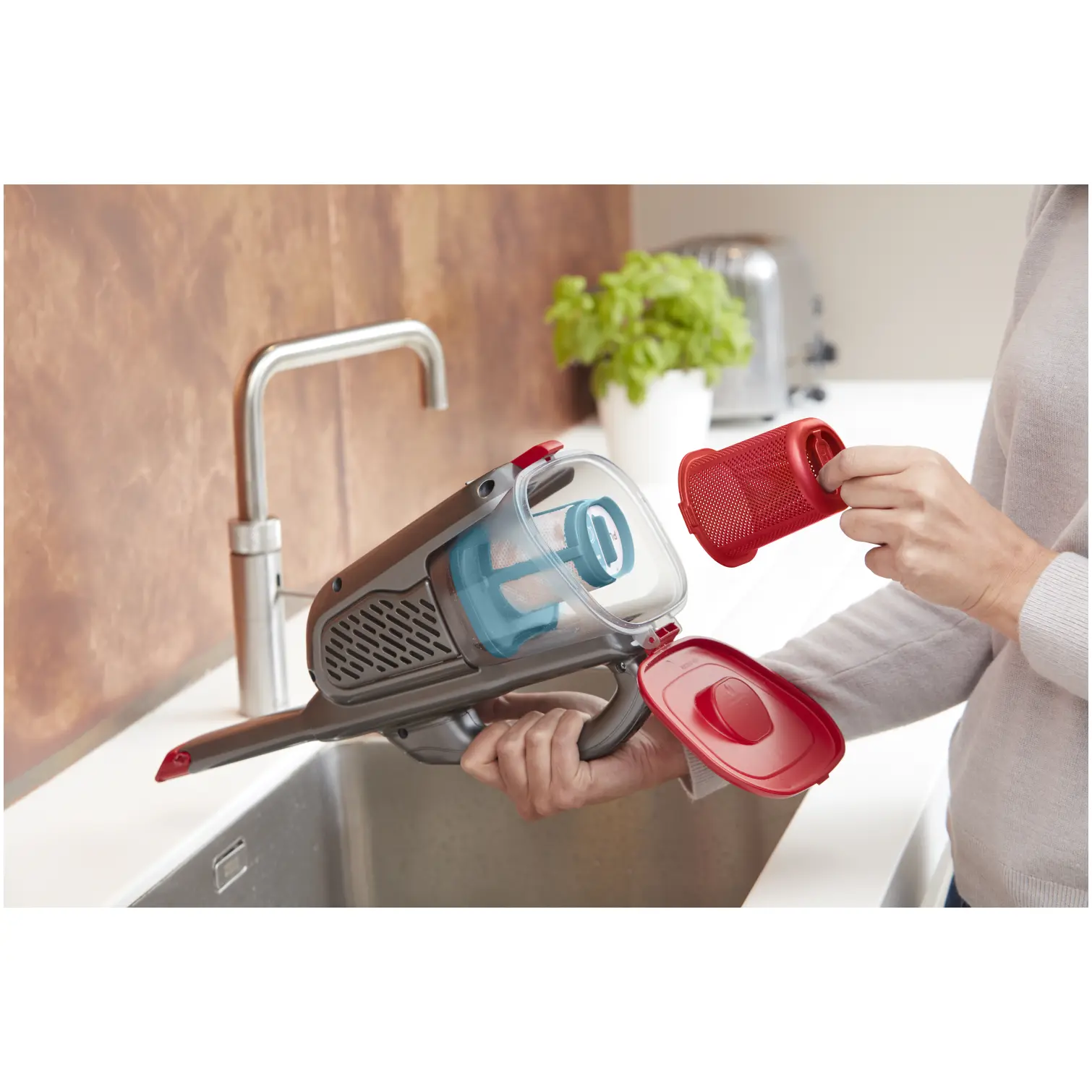 BDP0111_21 Black+Decker 12v Cordless Dustbuster