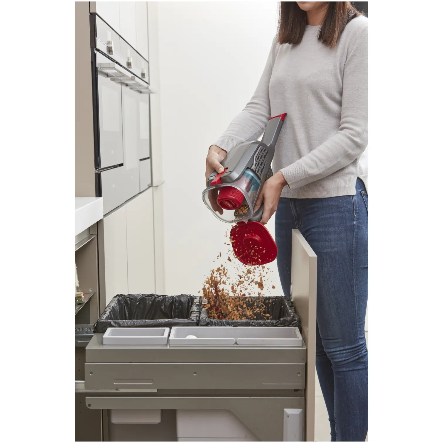 BDP0111_22 Black+Decker 12v Cordless Dustbuster