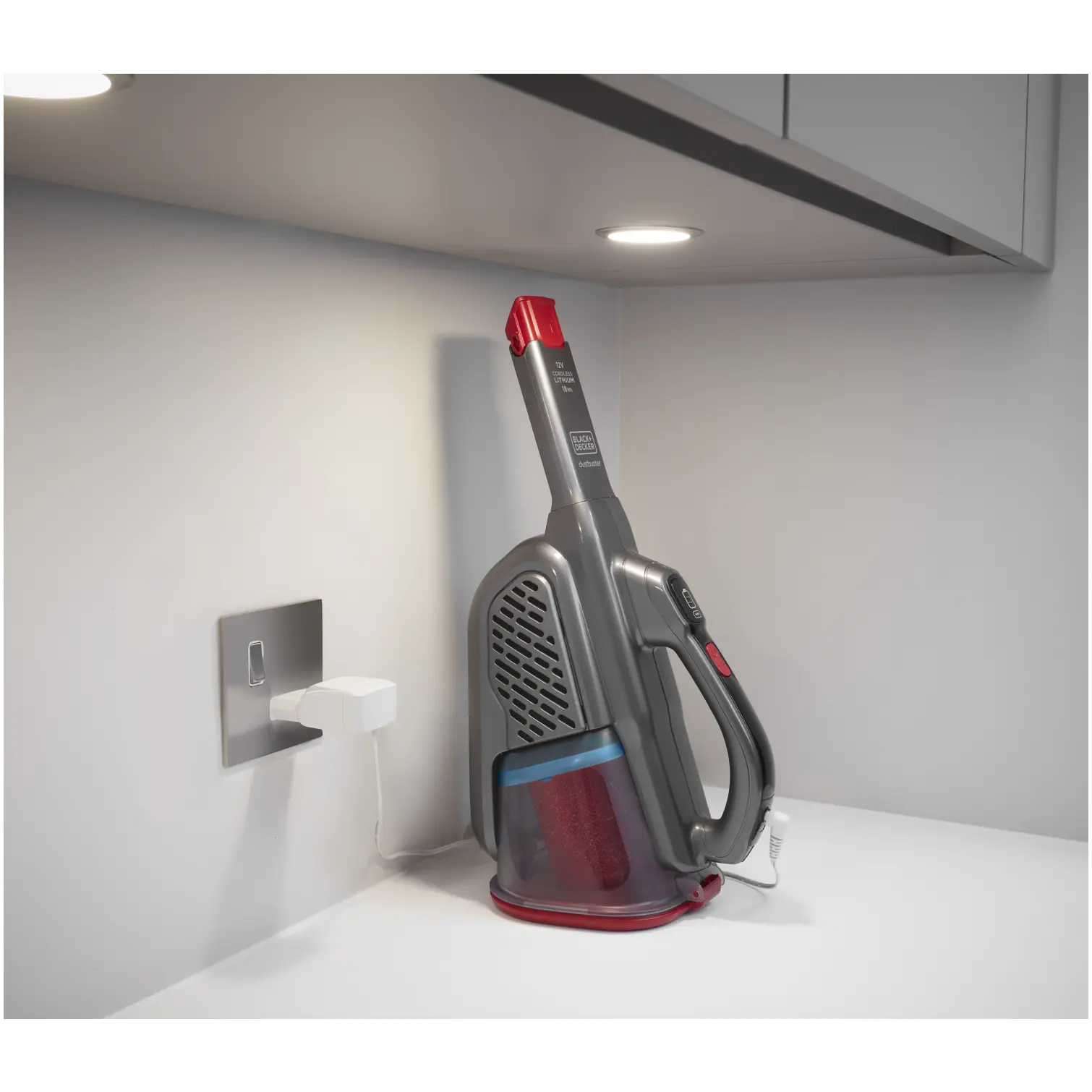 BDP0111_4 Black+Decker 12v Cordless Dustbuster