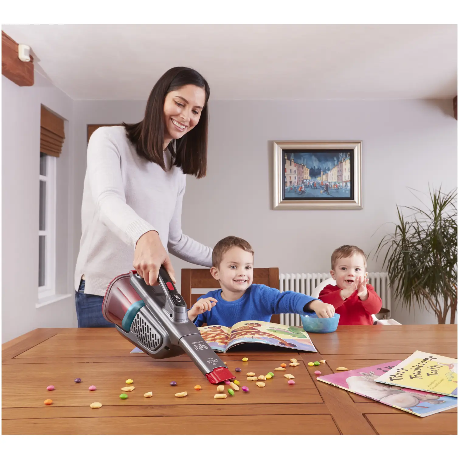 BDP0111_6 Black+Decker 12v Cordless Dustbuster