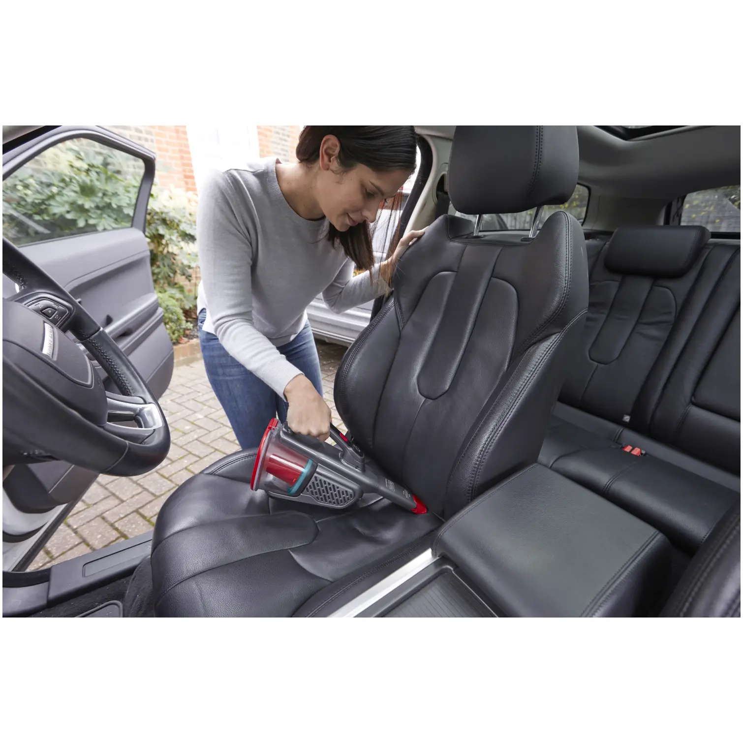 BDP0111_7 Black+Decker 12v Cordless Dustbuster