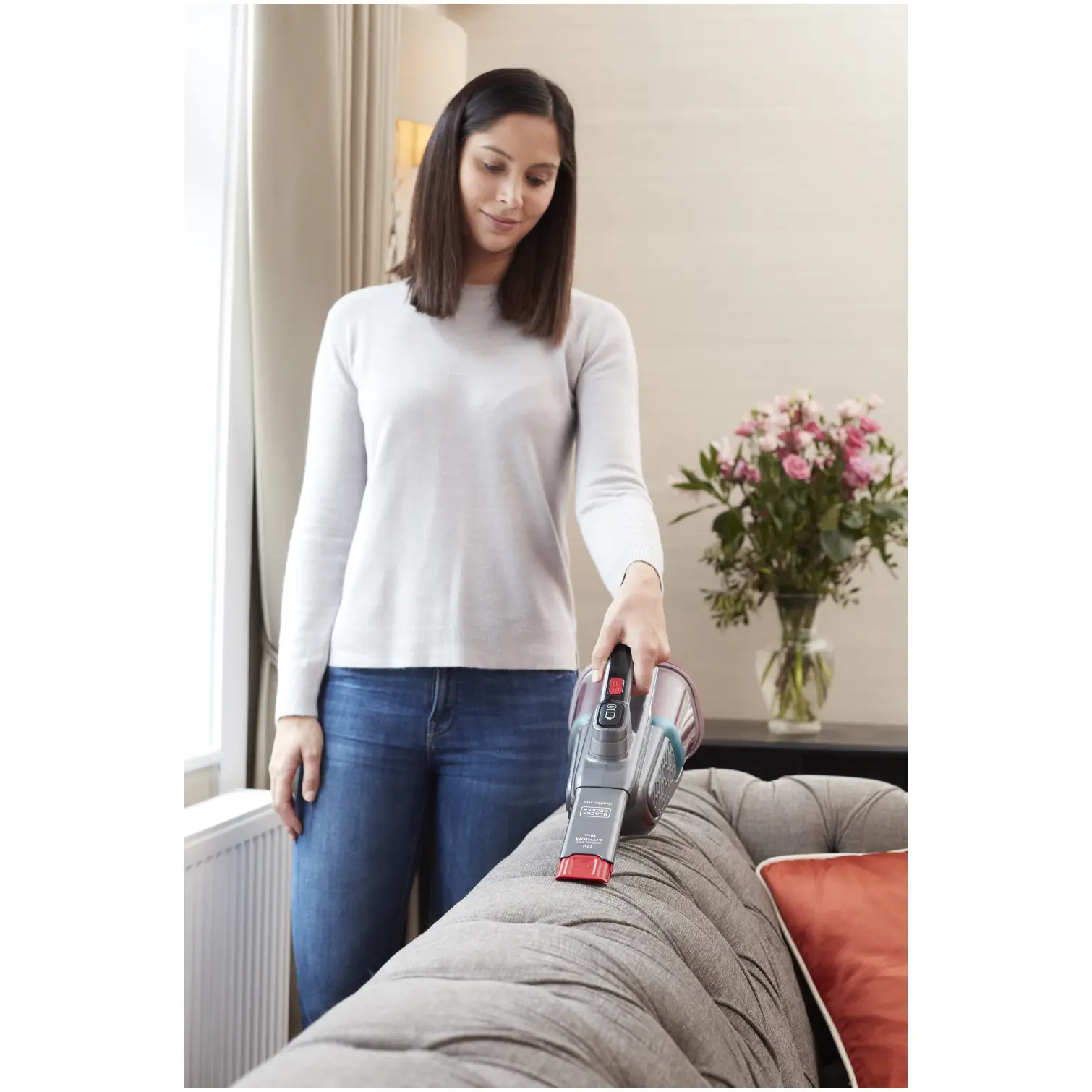 BDP0111_8 Black+Decker 12v Cordless Dustbuster
