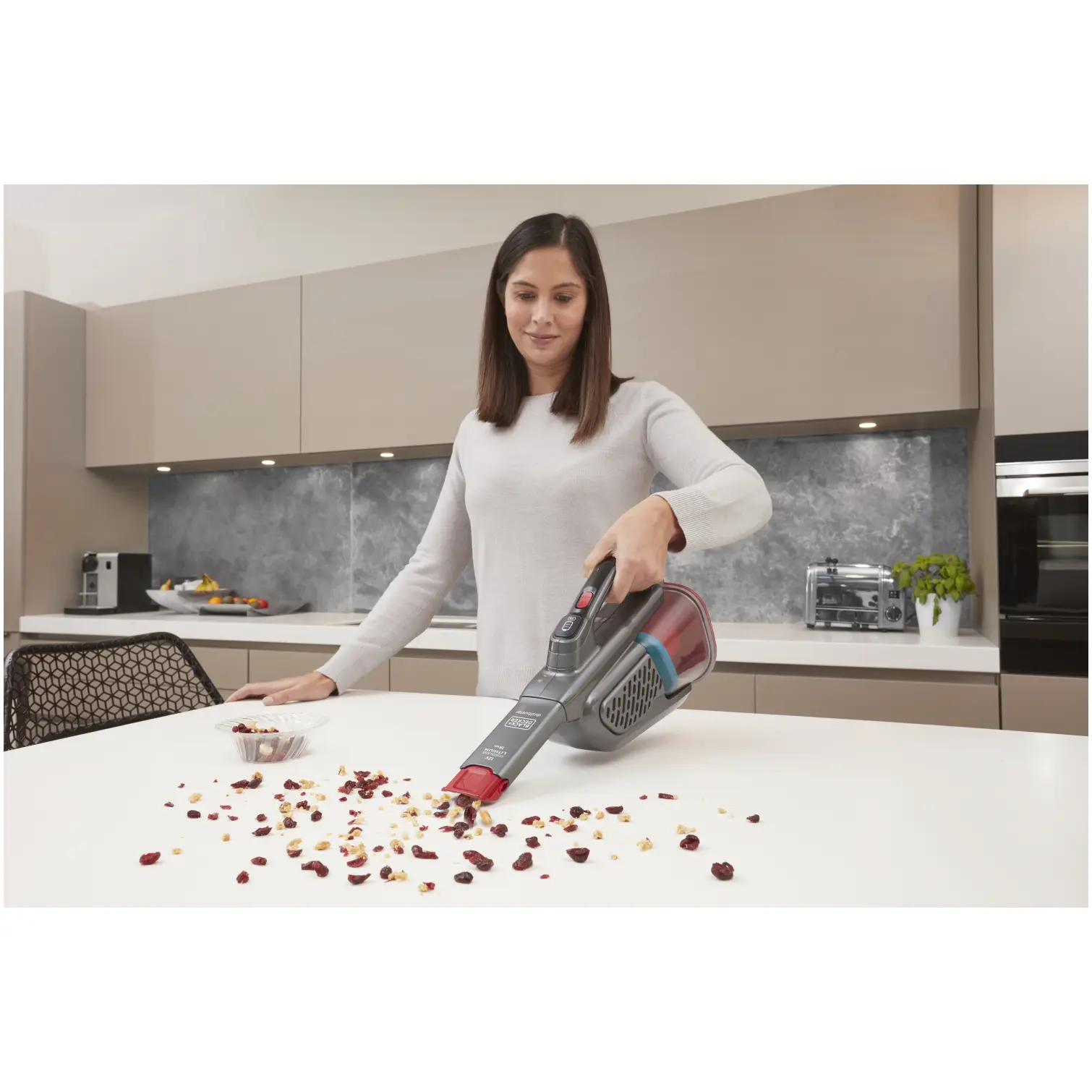 BDP0111_9 Black+Decker 12v Cordless Dustbuster