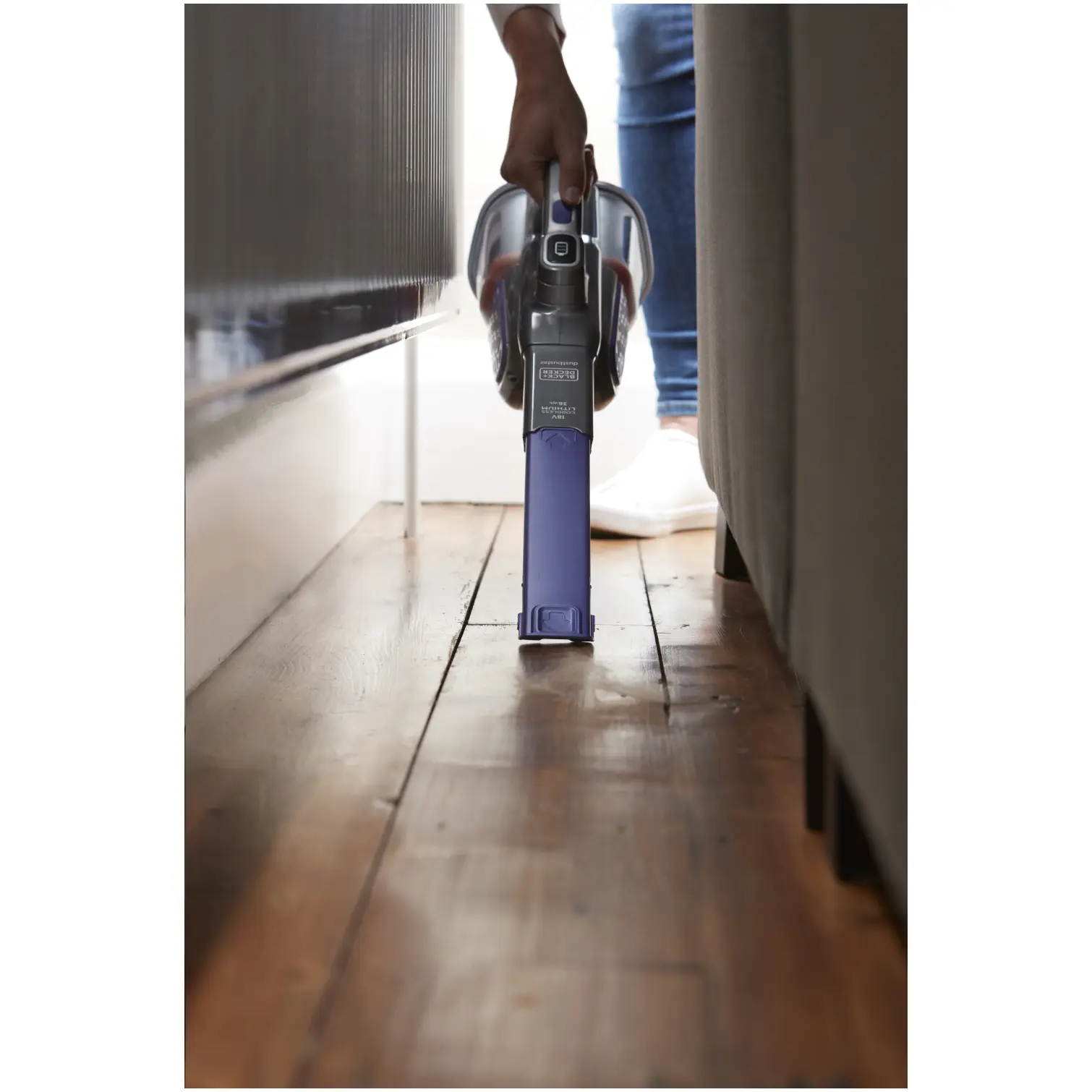 BDP0112_10 Black+Decker 18v Cordless Dustbuster