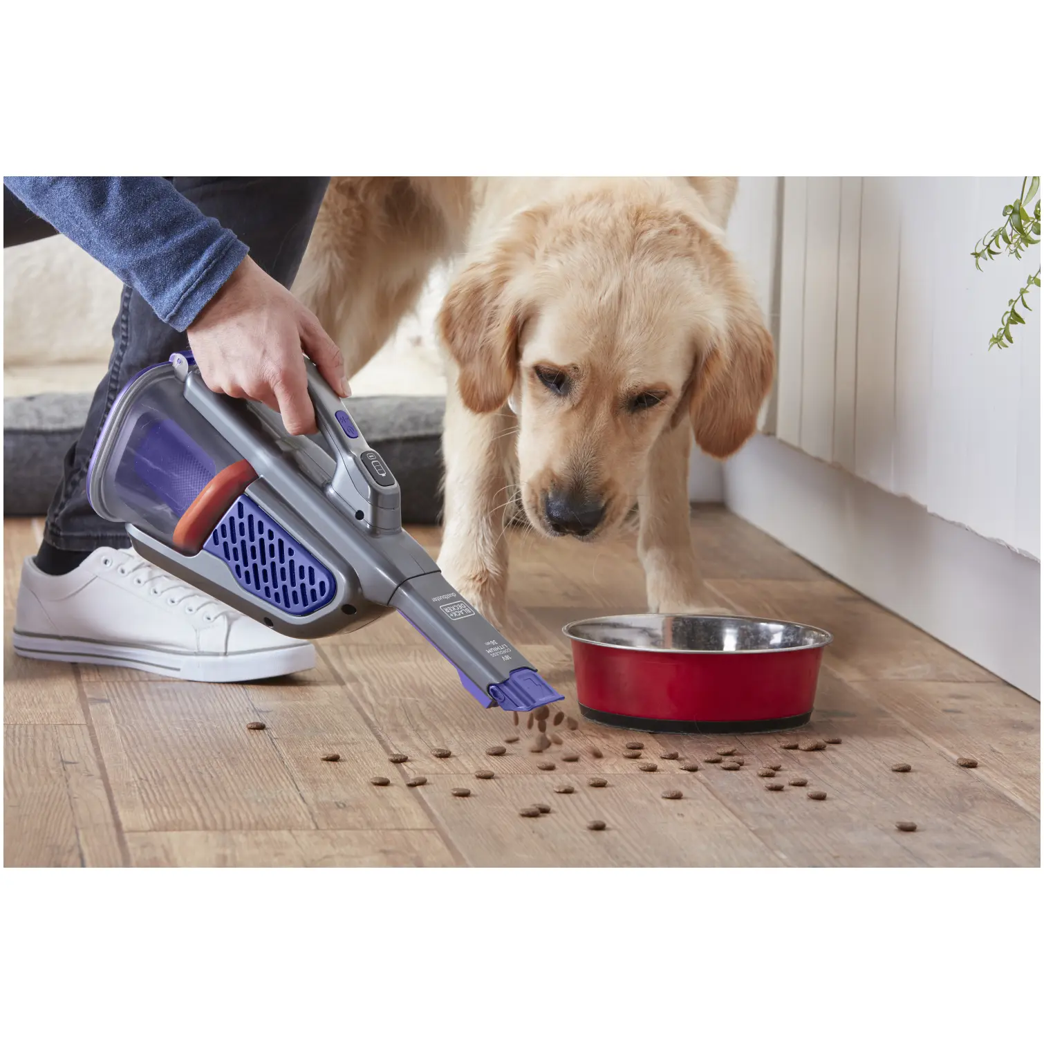 BDP0112_14 Black+Decker 18v Cordless Dustbuster