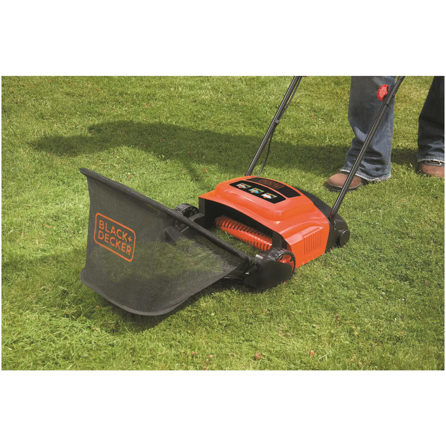 Black+Decker Electric Lawn Raker 600w