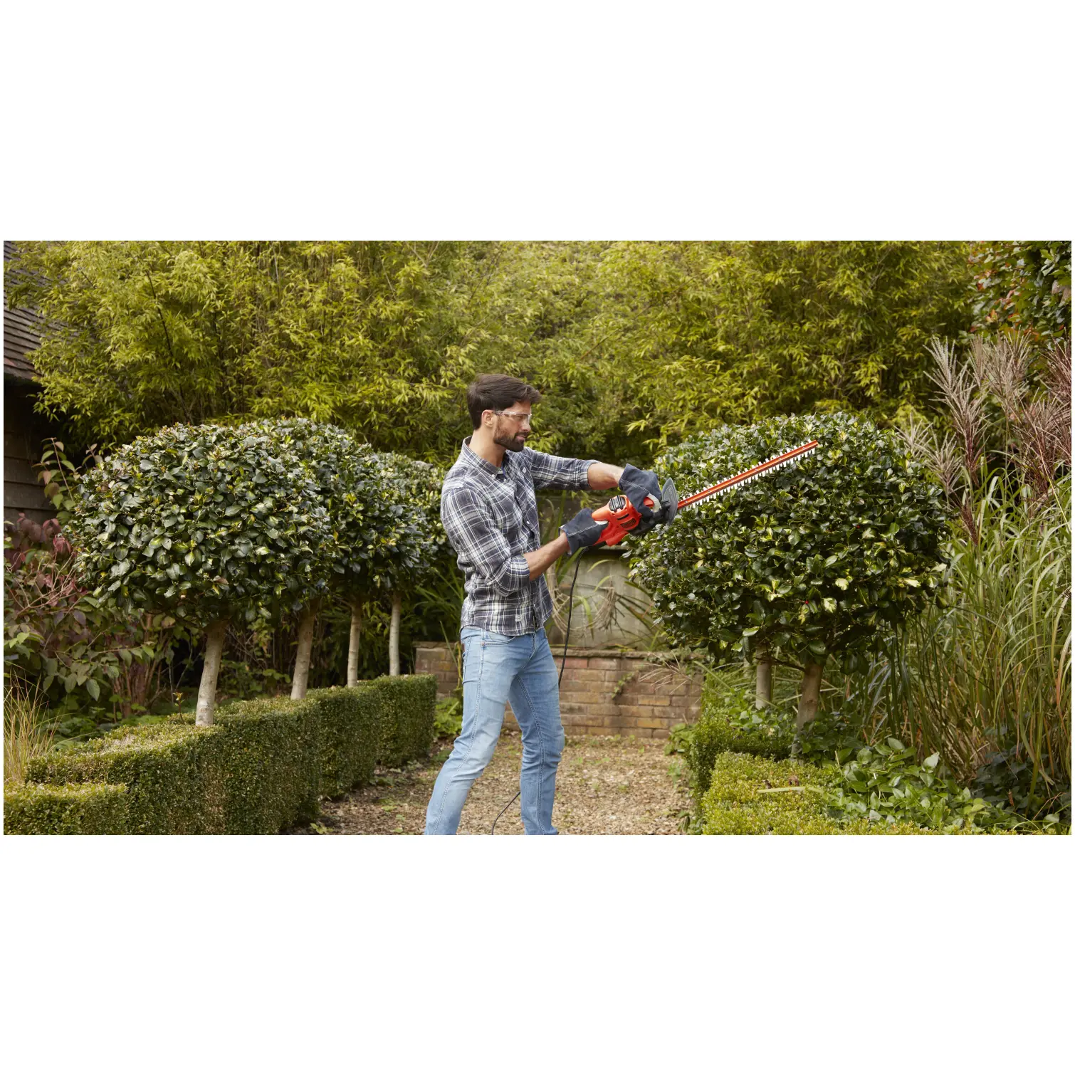 BDP0133_6 Black+Decker Hedge Trimmer 420w 45cm