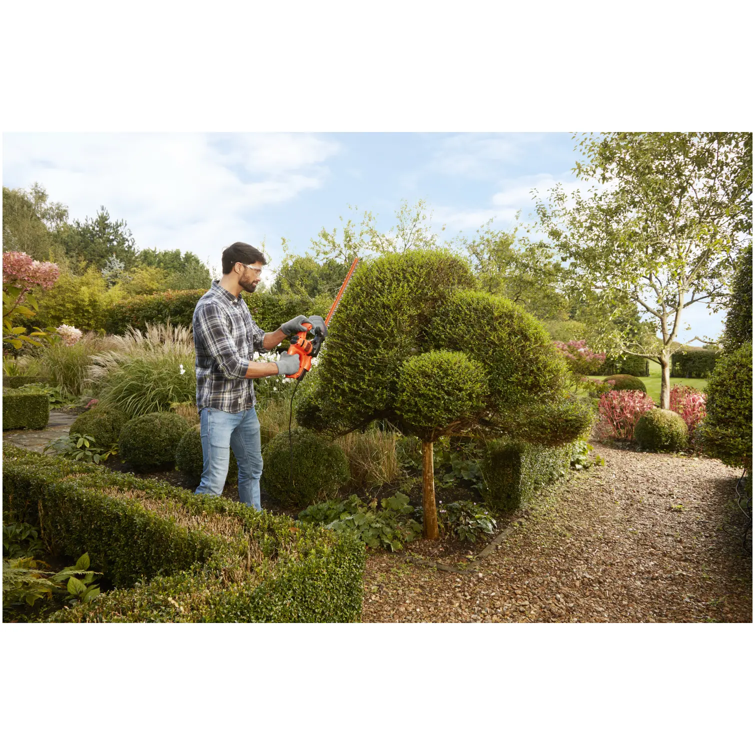 BDP0133_8 Black+Decker Hedge Trimmer 420w 45cm