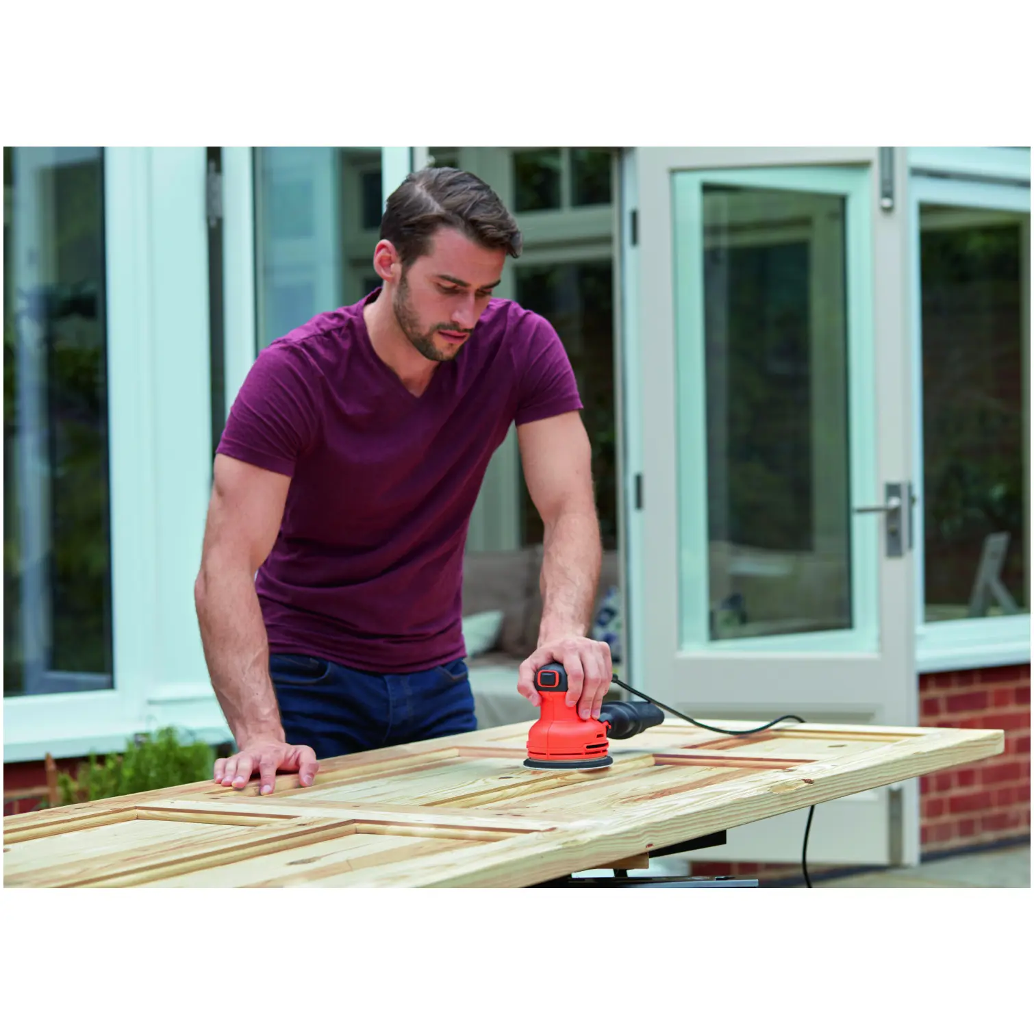BDP0411_3 Black+Decker Random Orbit Sander 230w