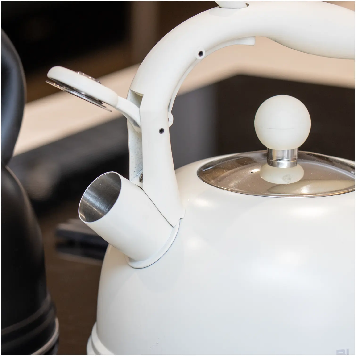 BKR0030_10 Blackmoor Whistling Kettle 2.5 Litre Capacity