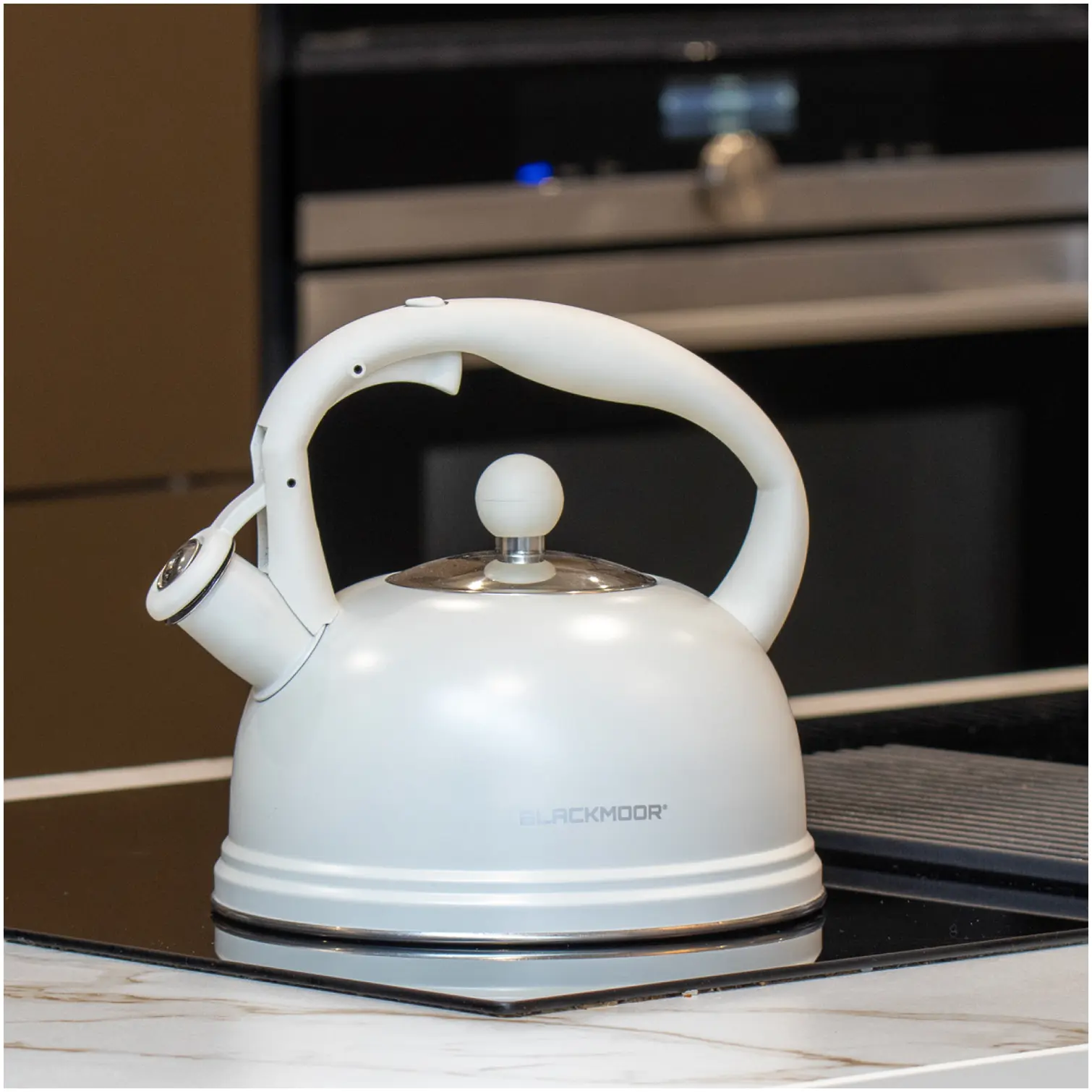 BKR0030_5 Blackmoor Whistling Kettle 2.5 Litre Capacity
