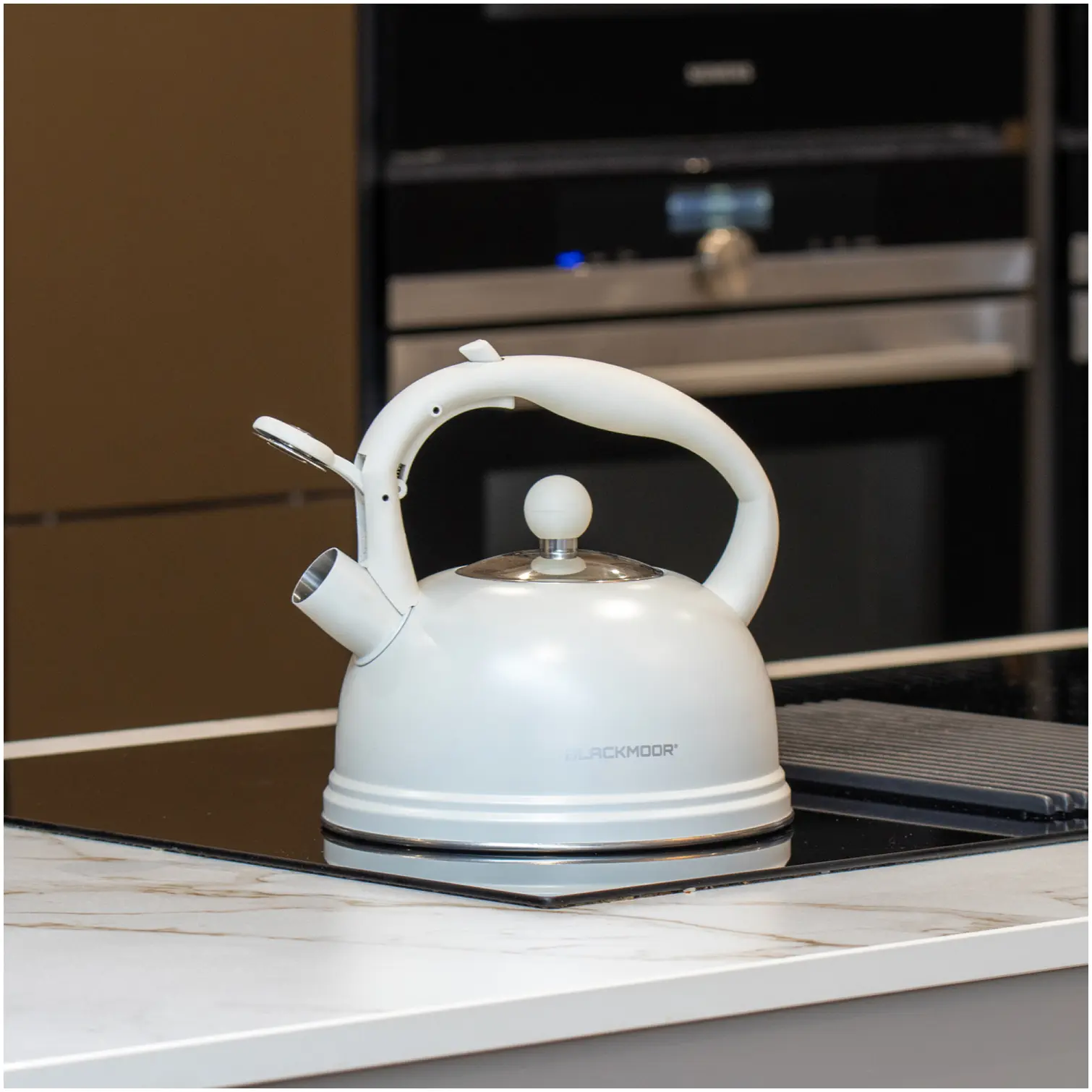BKR0030_6 Blackmoor Whistling Kettle 2.5 Litre Capacity