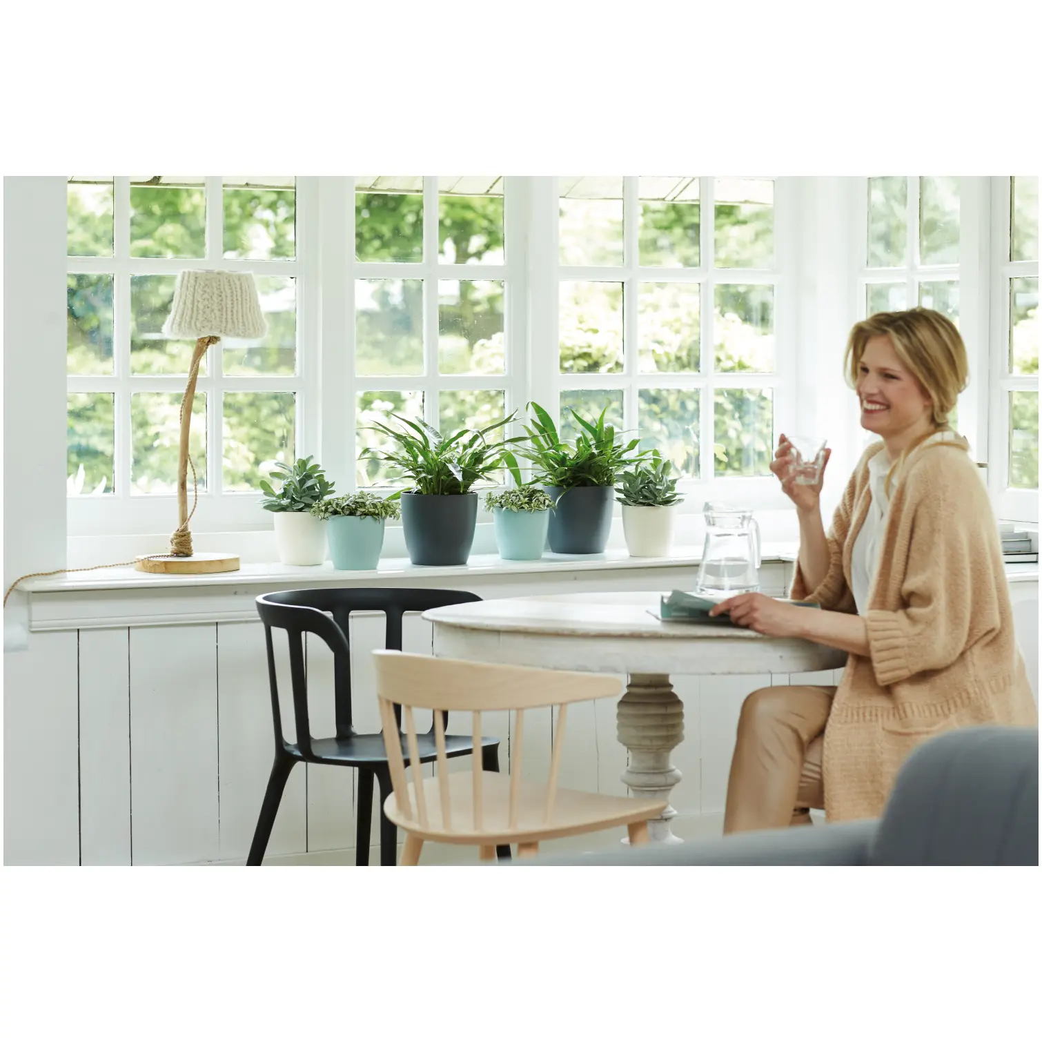 ELH0130_3 Brussels White Houseplant Pot 16cm