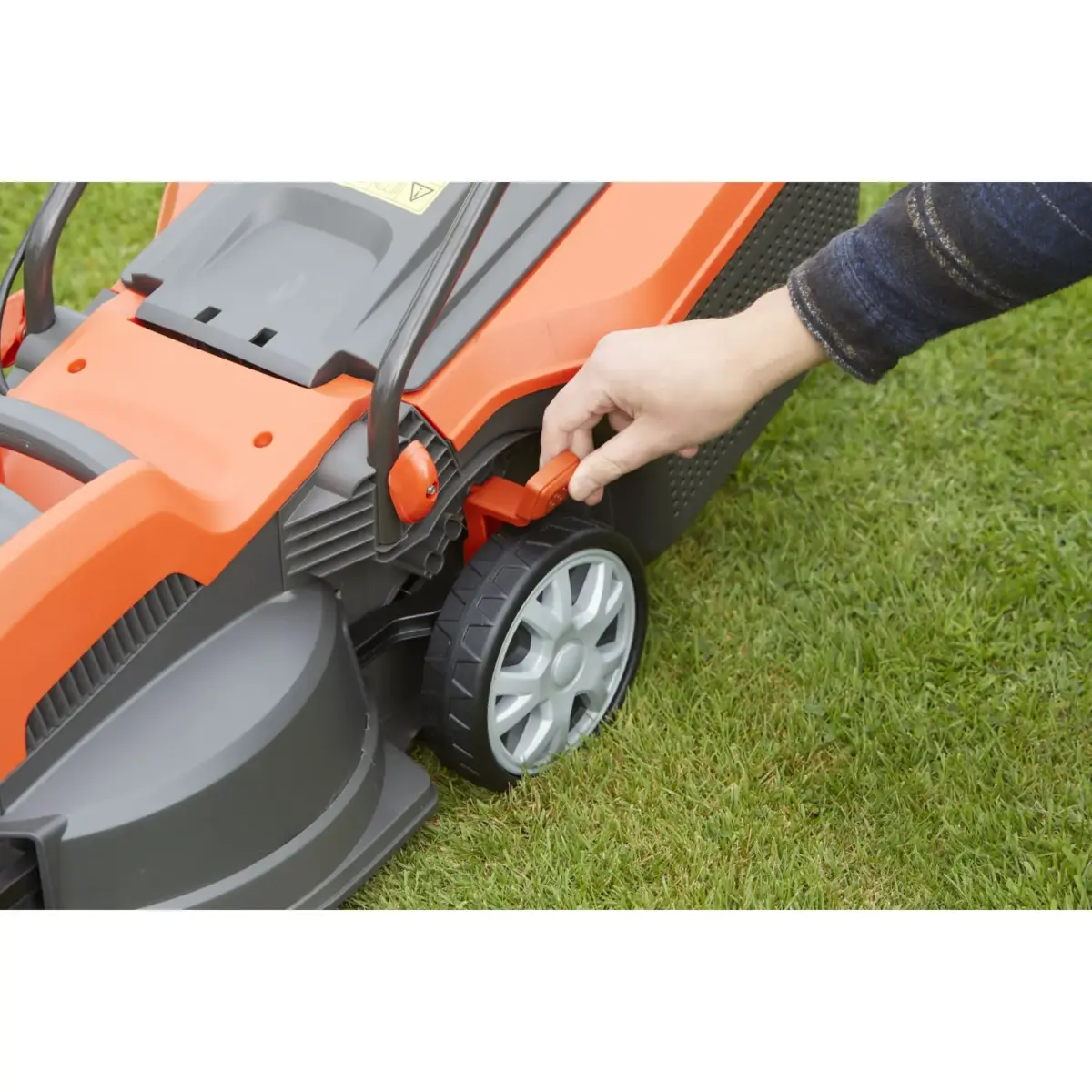 FLY0089_8 Flymo SpeediMo 360 Corded Rotary Lawn Mower