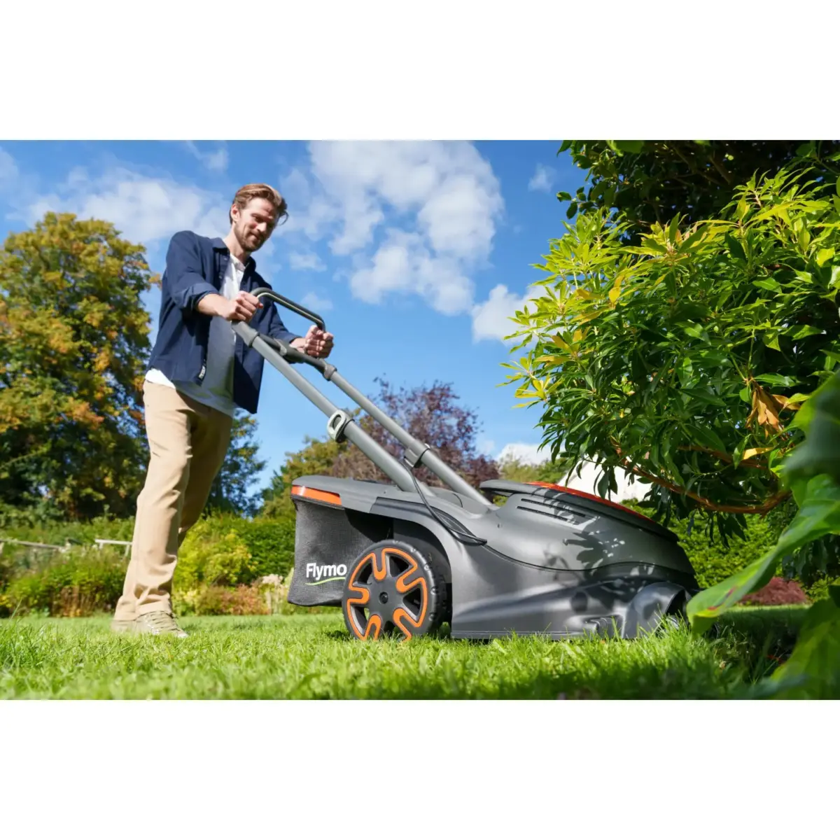 FLY0168_11 Flymo Ultra Mow Duo 460 Cordless Lawn Mower With Battery Kit