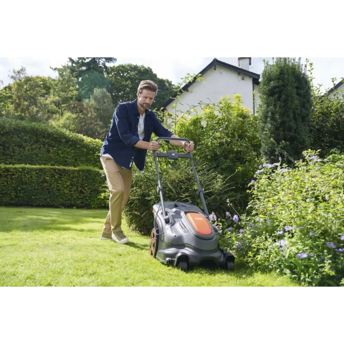 FLY0168_9 Flymo Ultra Mow Duo 460 Cordless Lawn Mower With Battery Kit