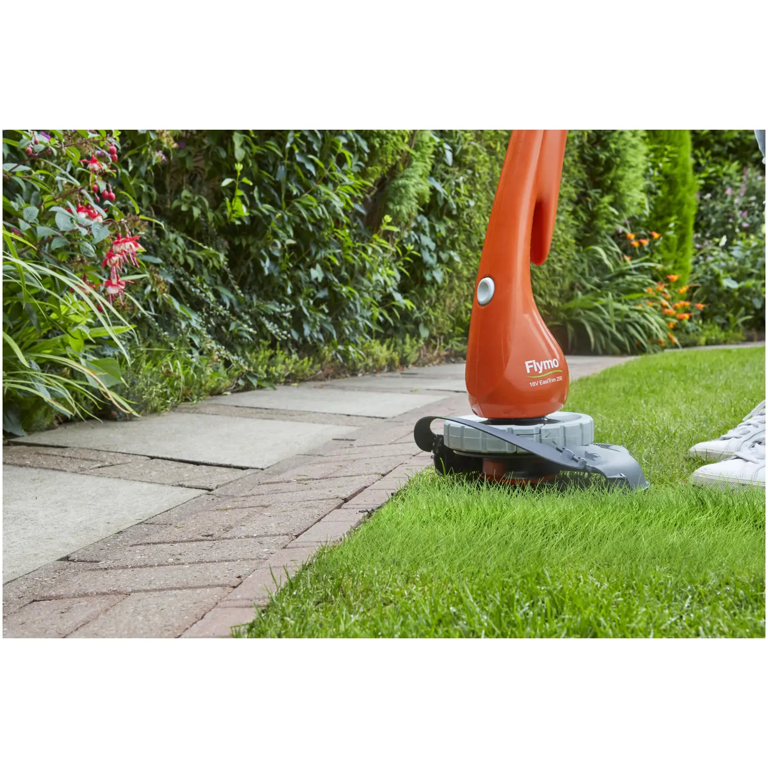 Flymo EasiTrim 250 Cordless Grass Trimmer Kit