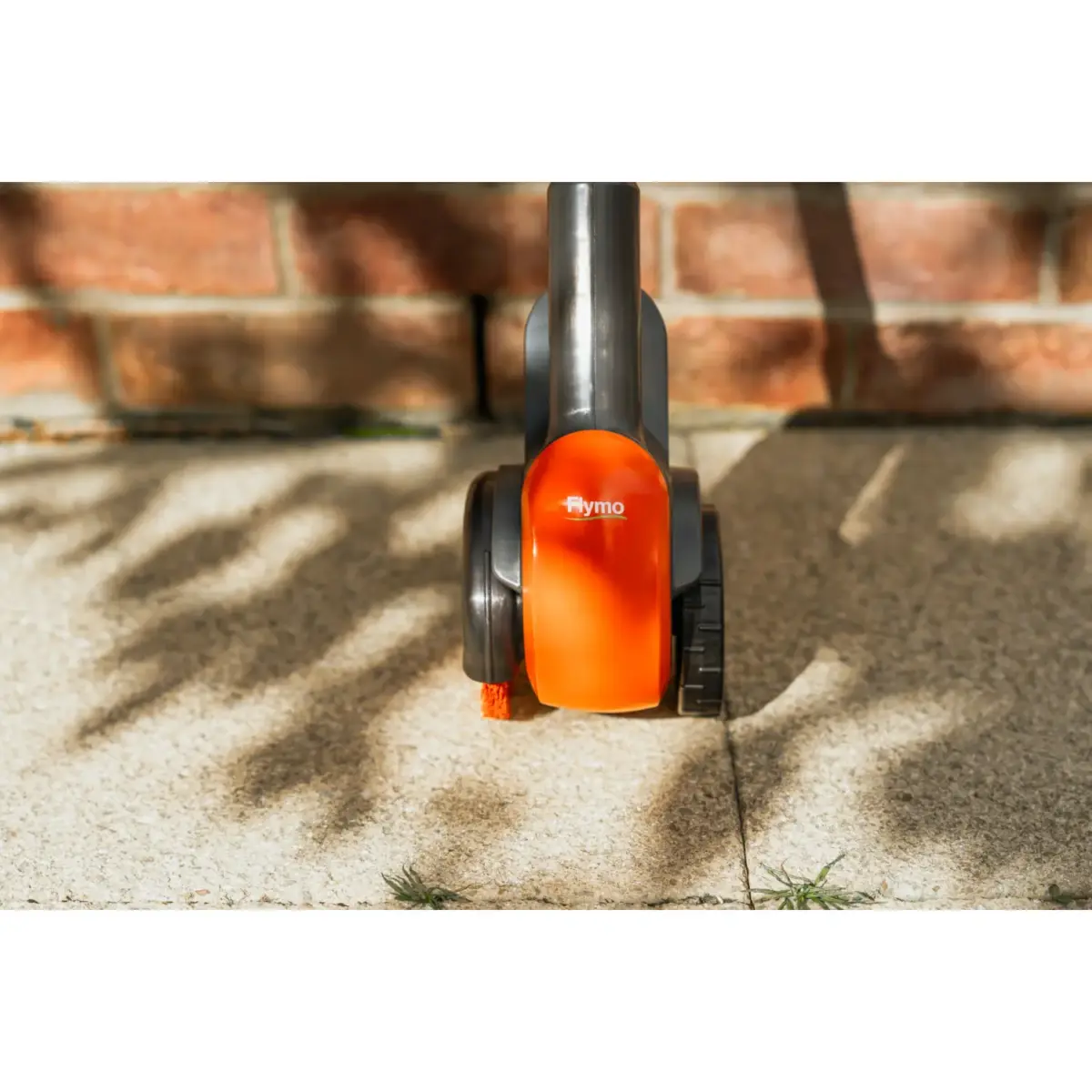 Flymo 18V EasiWeeder Cordless Weed Brush Battery Kit