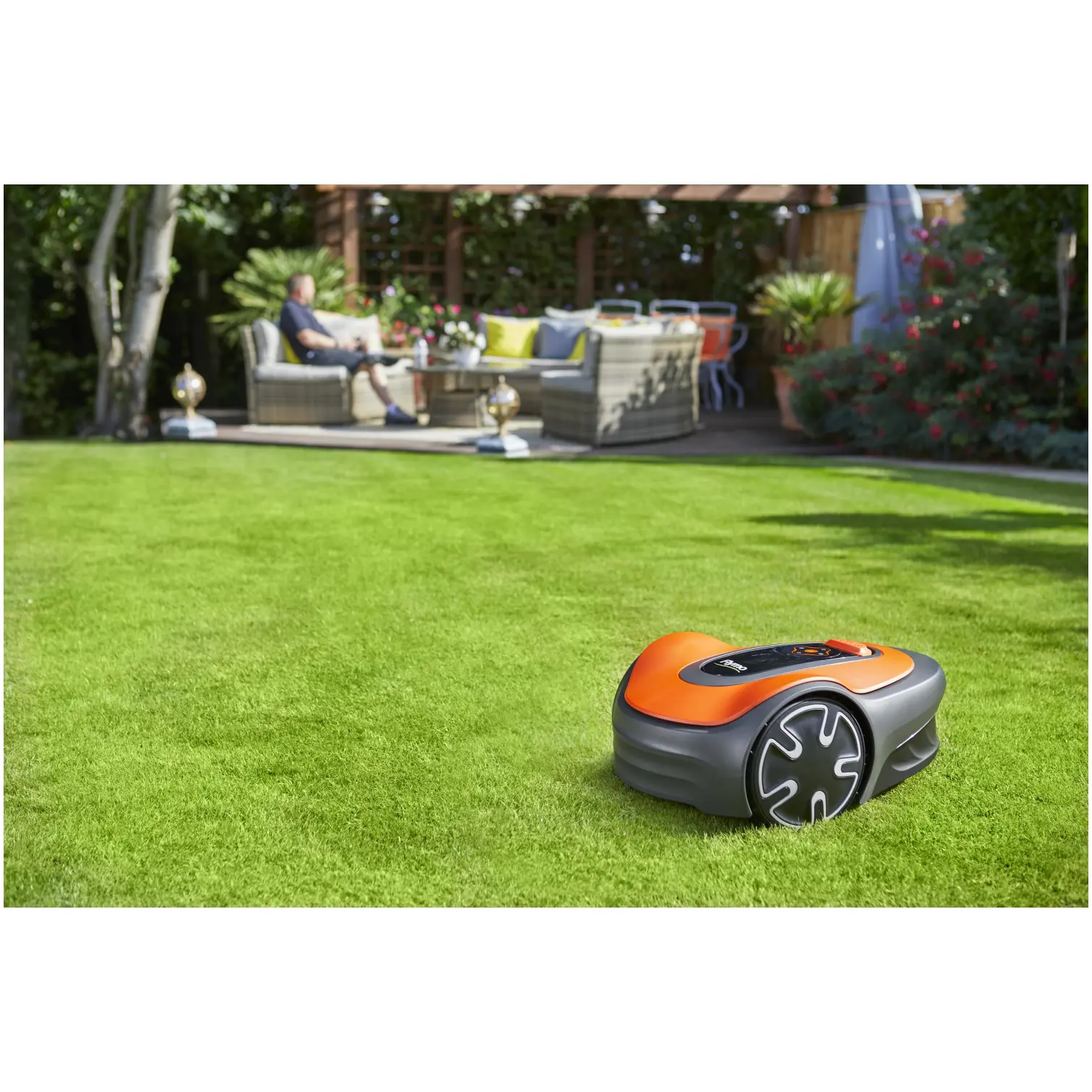 Flymo Easilife GO 500 Robotic Lawnmower