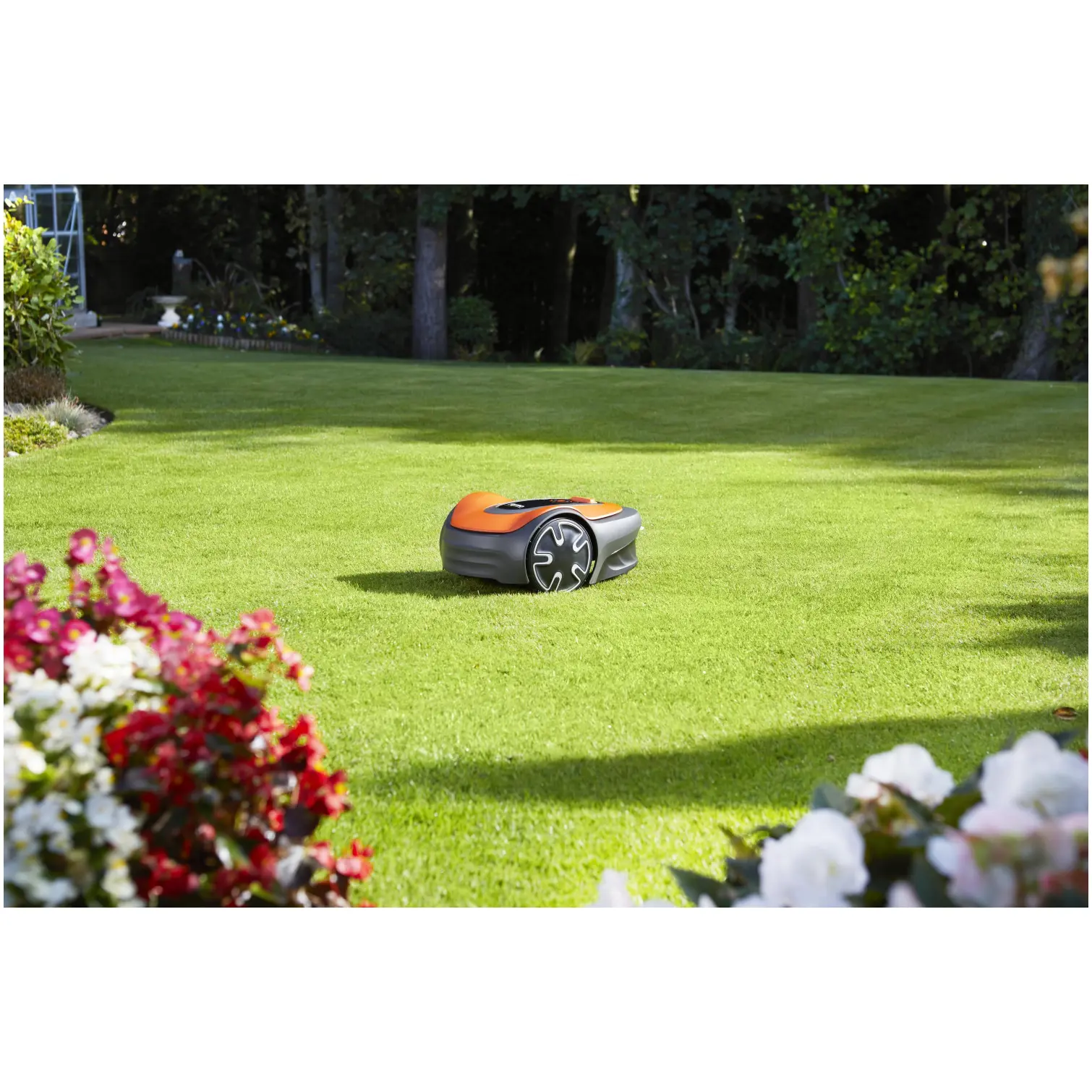 Flymo Easilife GO 500 Robotic Lawnmower