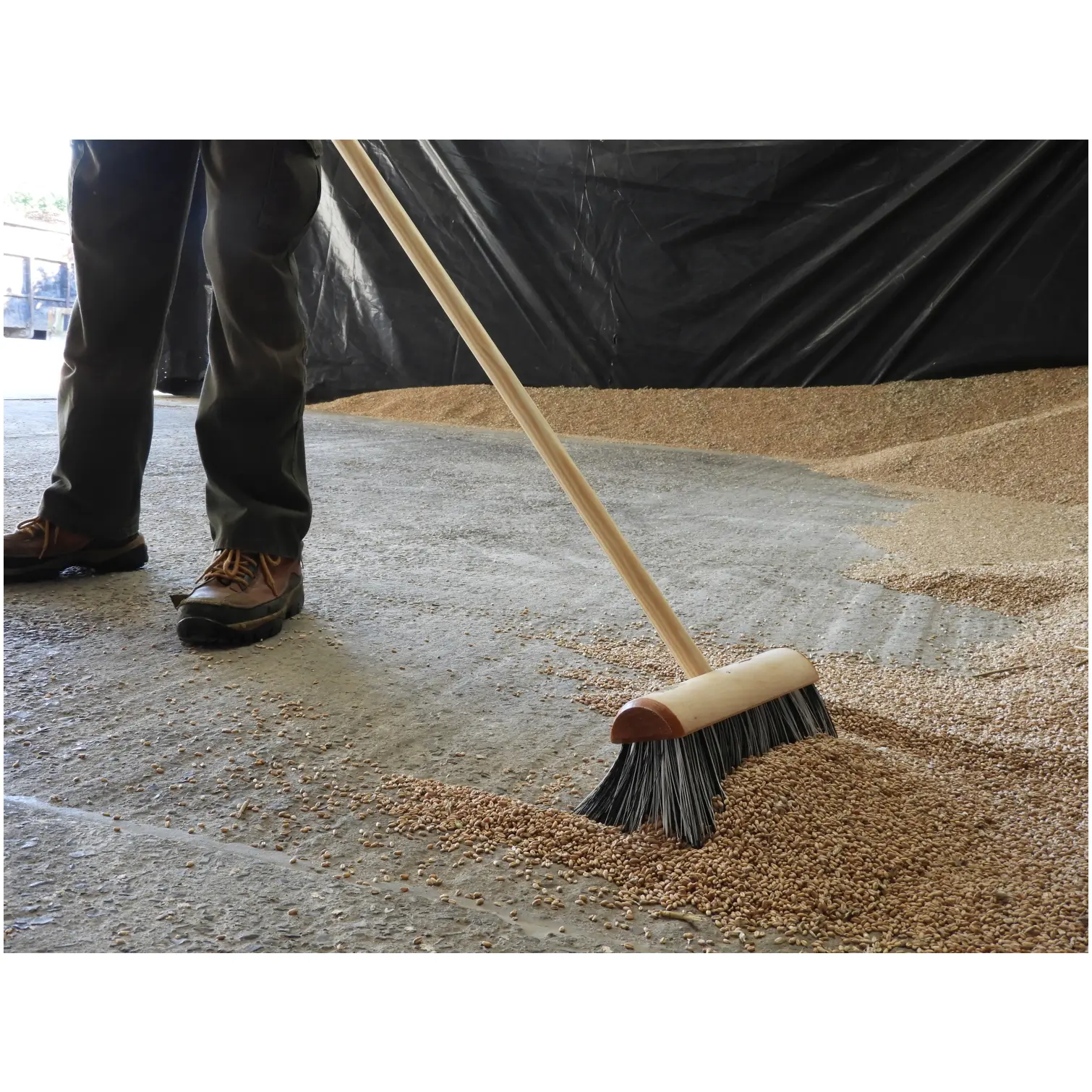 HER0122_2 Hillbrush 263mm Stiff Black White PP Broom