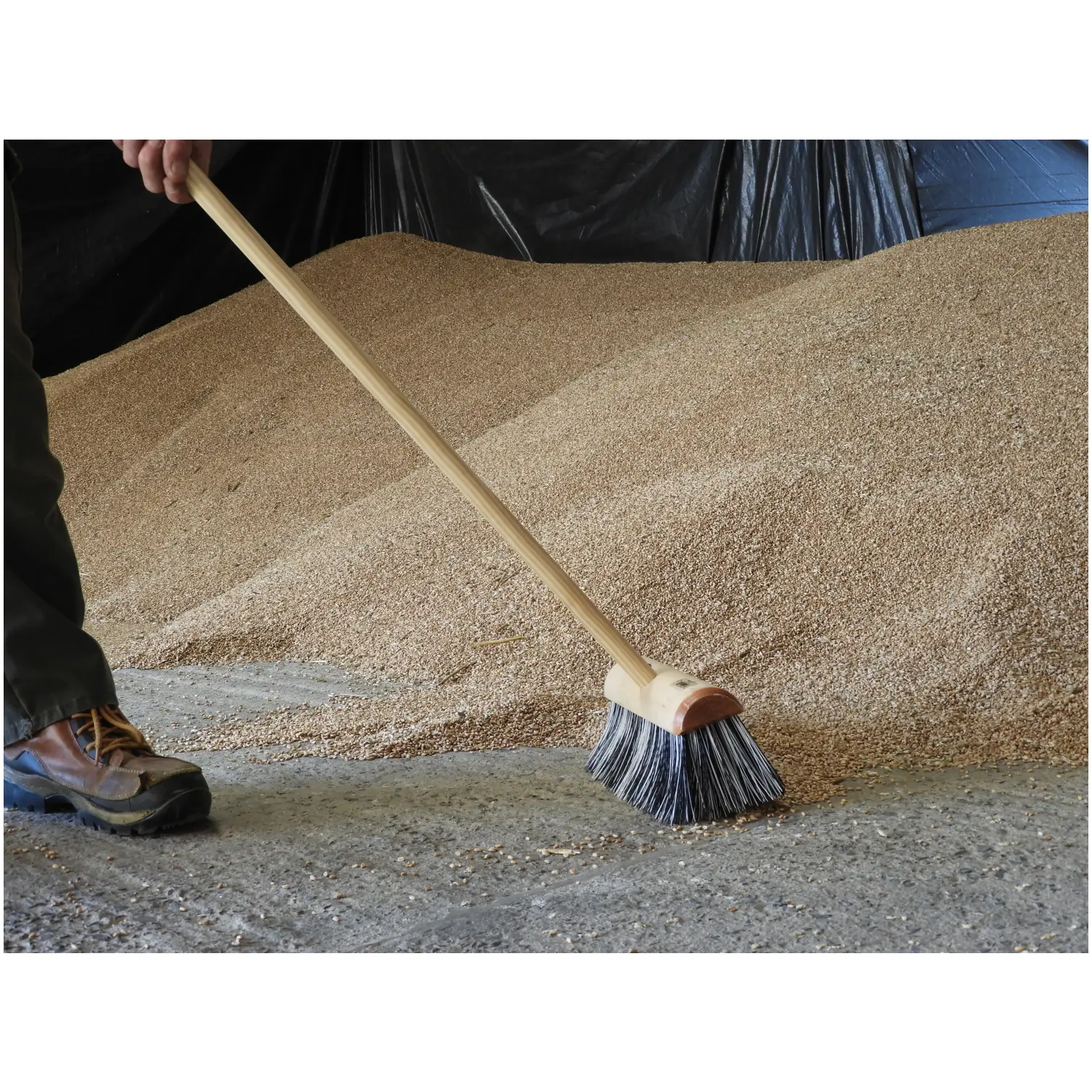 HER0122_3 Hillbrush 263mm Stiff Black White PP Broom