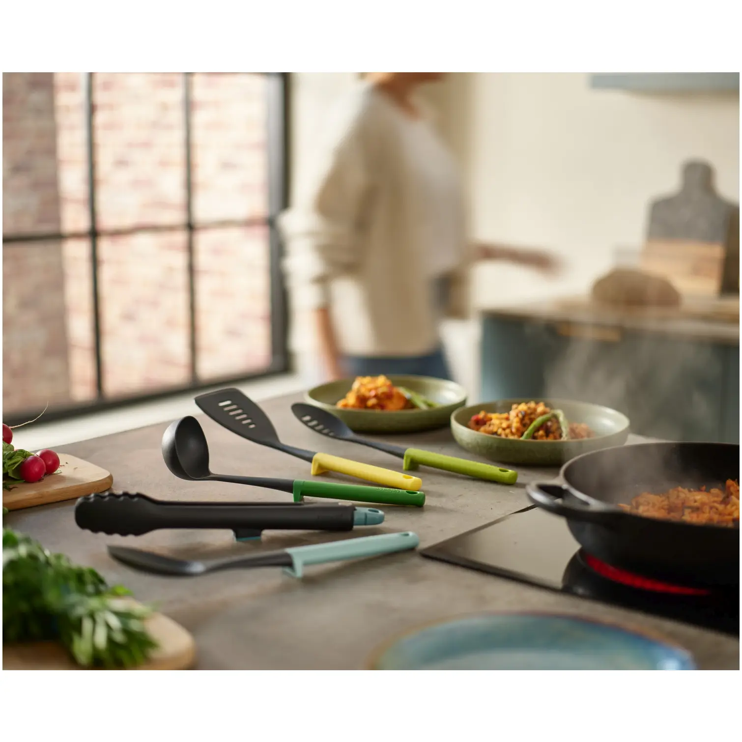 JPH0036_7 Joseph Joseph Duo 5-Piece Utensil Stand With Integrated Tool Rests