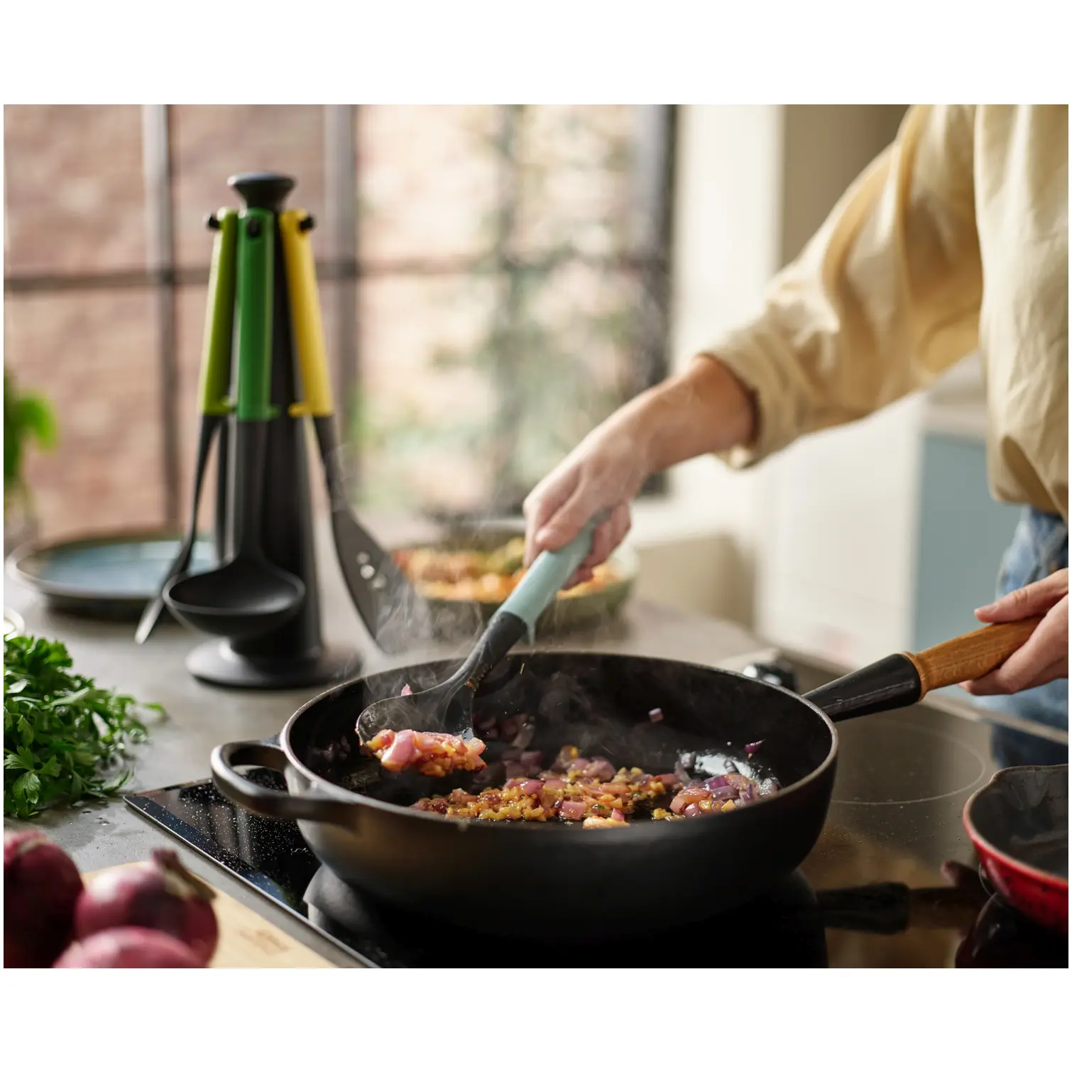 JPH0036_8 Joseph Joseph Duo 5-Piece Utensil Stand With Integrated Tool Rests