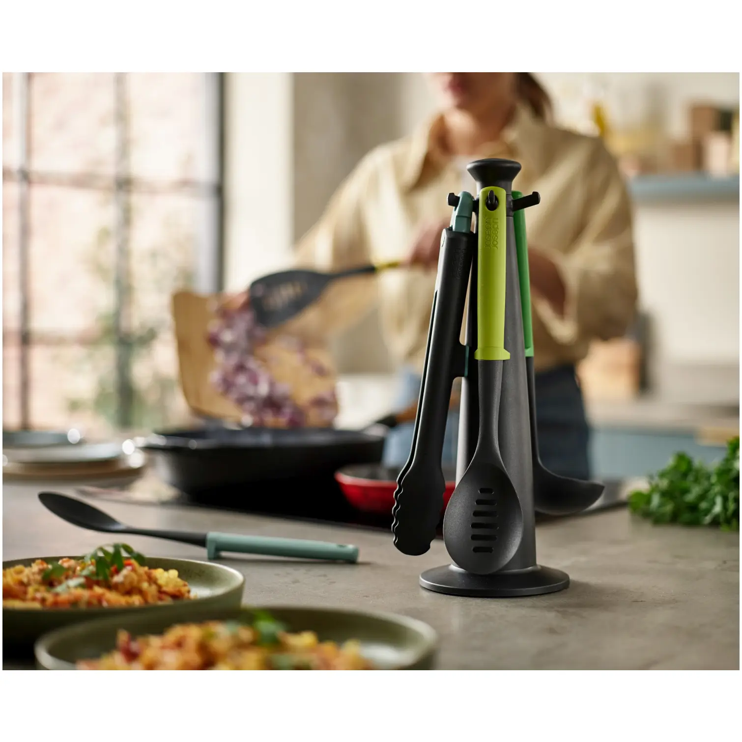 JPH0036_9 Joseph Joseph Duo 5-Piece Utensil Stand With Integrated Tool Rests