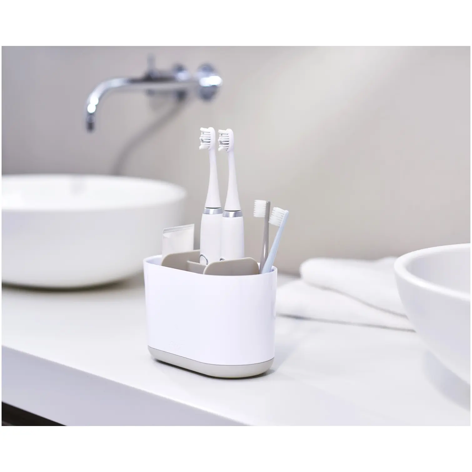 JPH0228_2 Joseph Joseph Duo Large Toothbrush Caddy