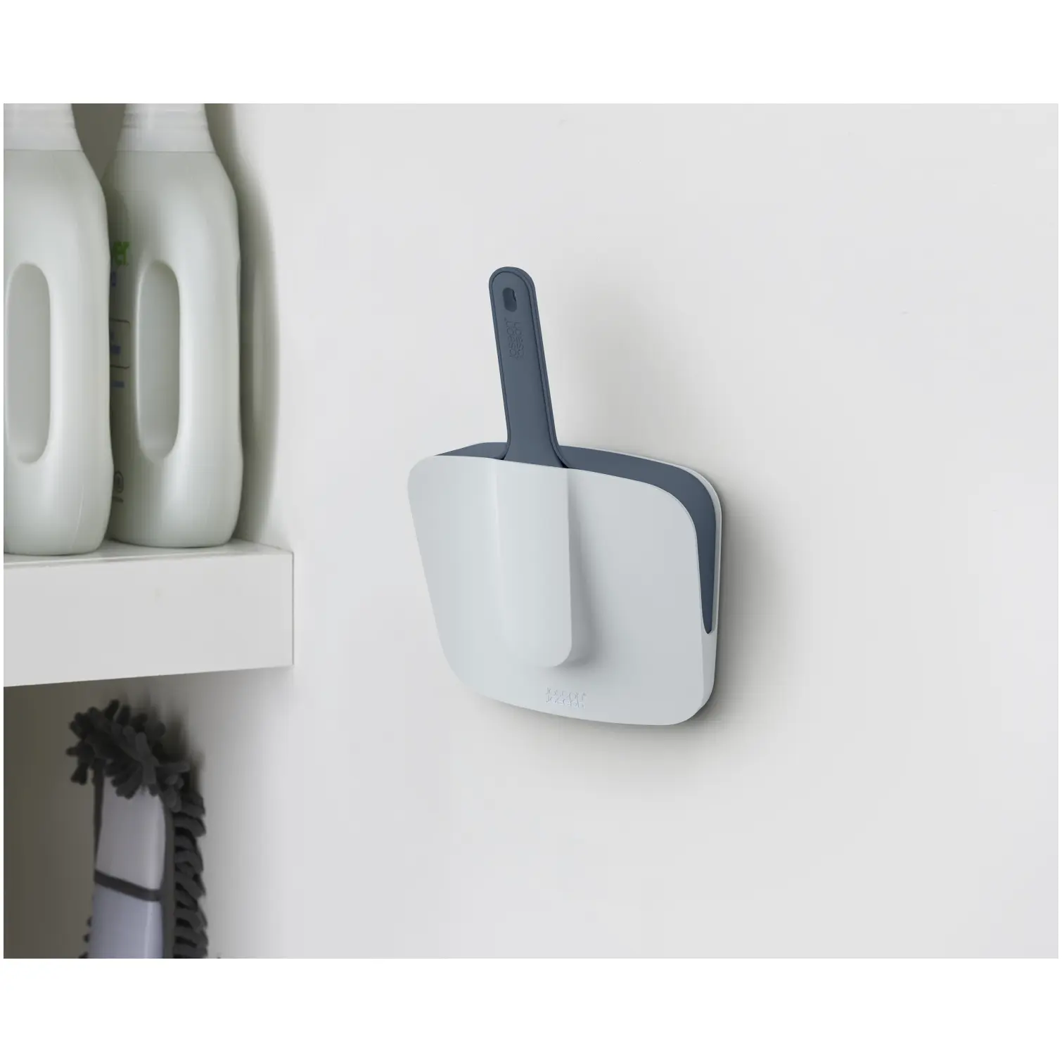 JPH0240_5 Joseph Joseph Cleanstore Dustpan & Brush