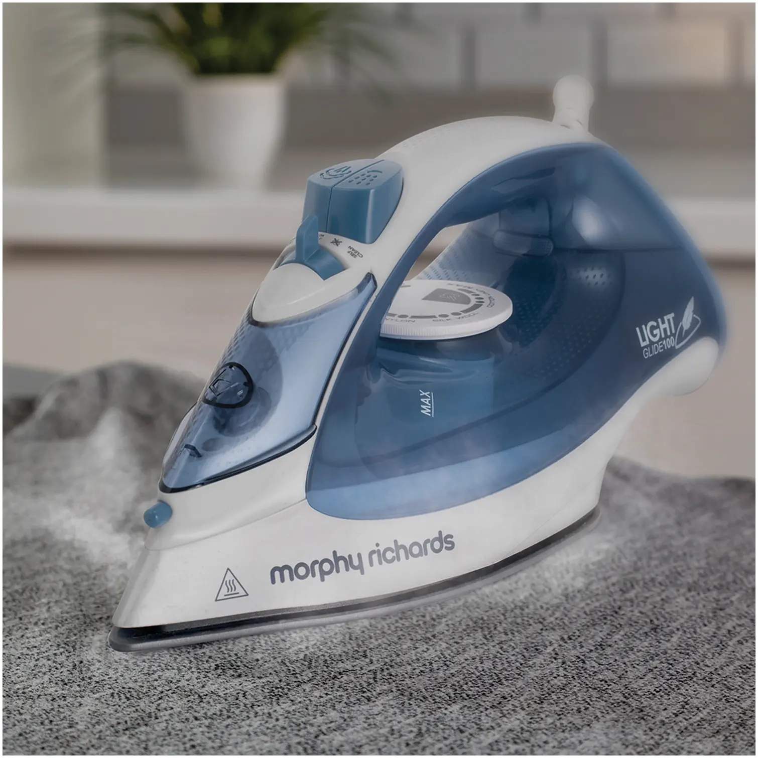 MOR0330_11 Morphy Richards 300401 Light Glide Iron 100
