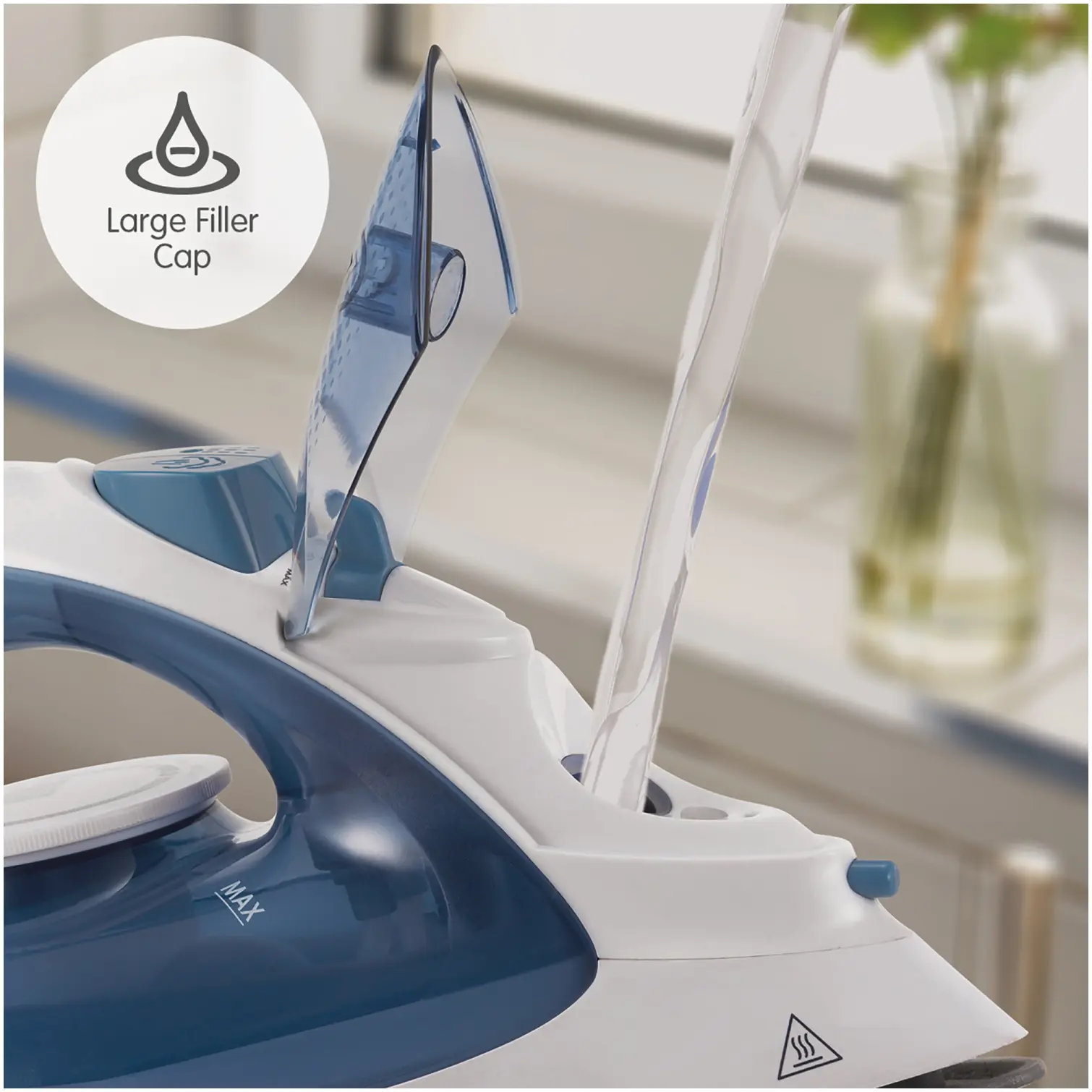 MOR0330_17 Morphy Richards 300401 Light Glide Iron 100