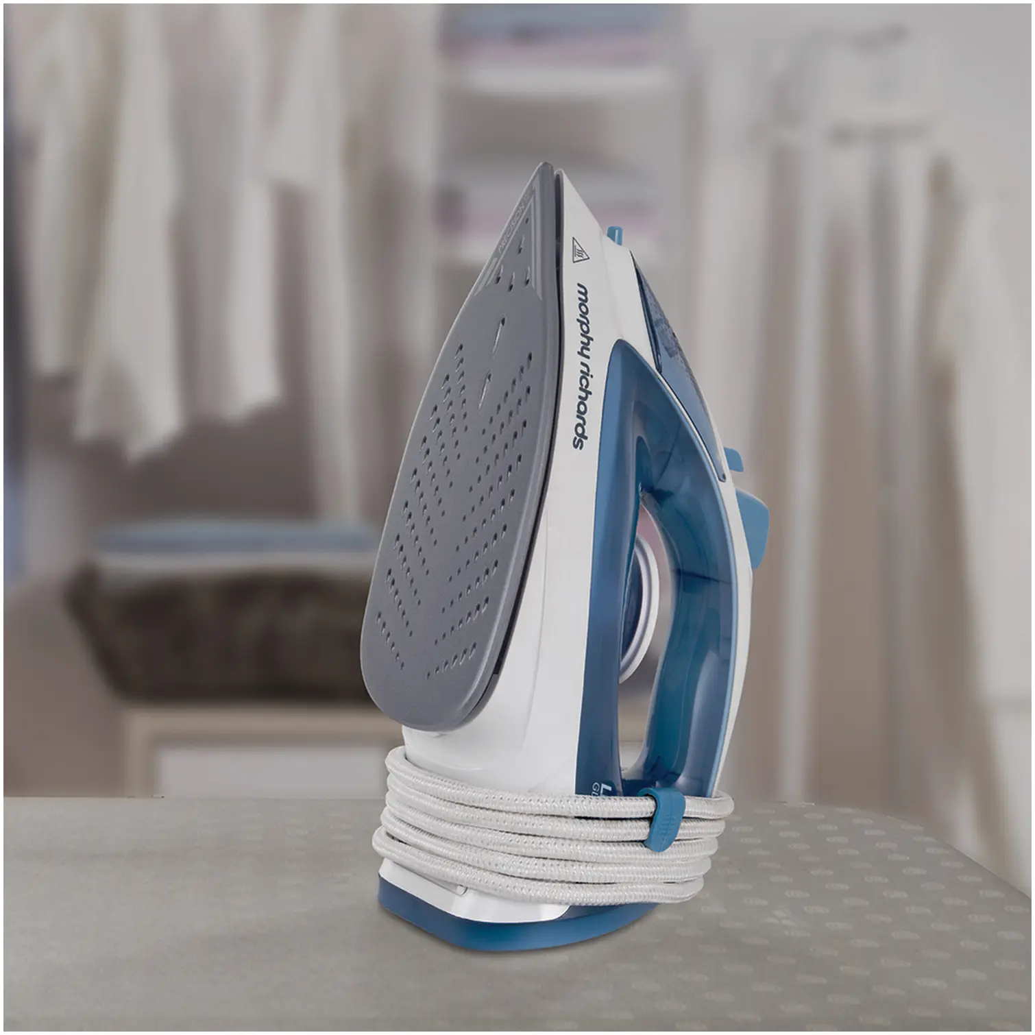 MOR0330_2 Morphy Richards 300401 Light Glide Iron 100