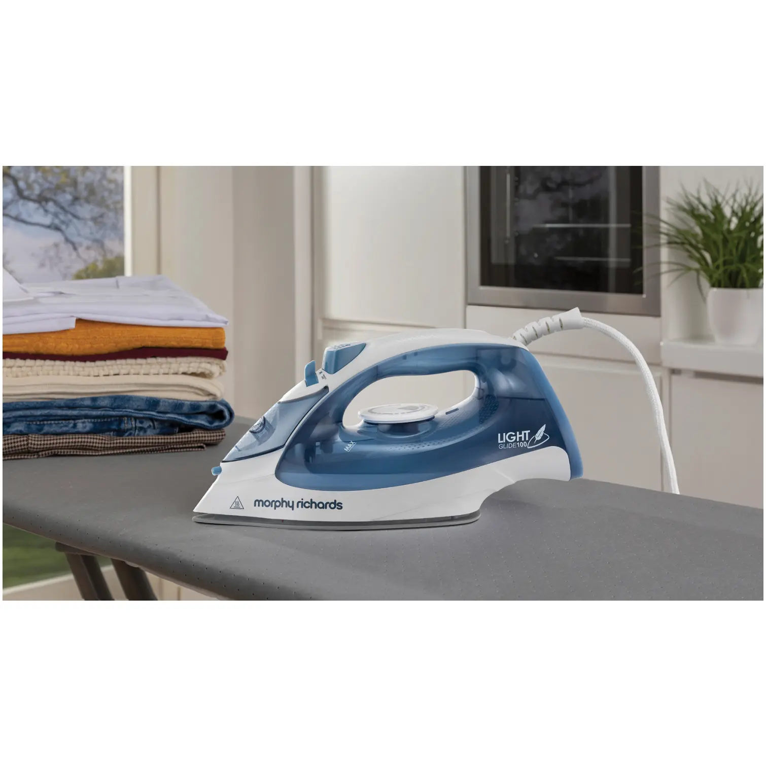 MOR0330_3 Morphy Richards 300401 Light Glide Iron 100