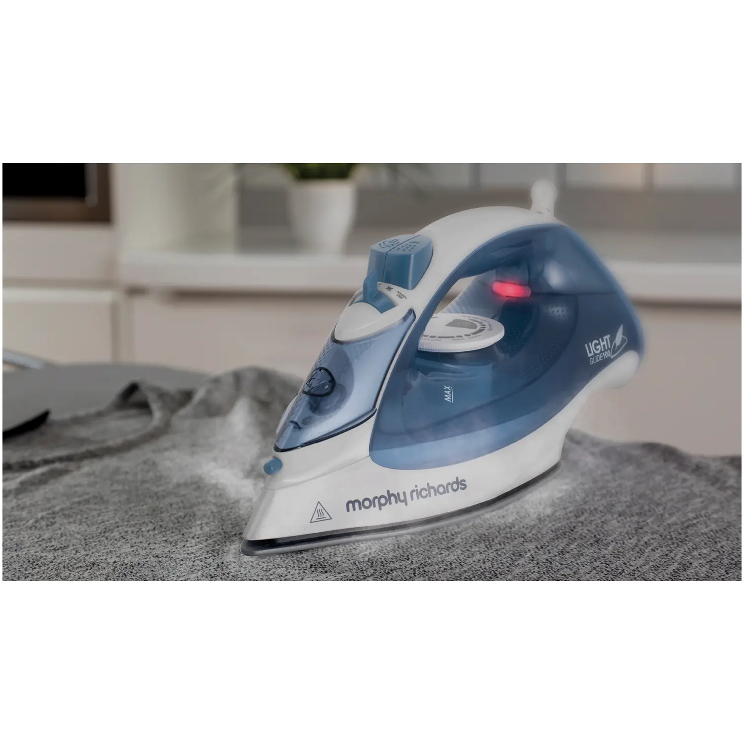 MOR0330_7 Morphy Richards 300401 Light Glide Iron 100