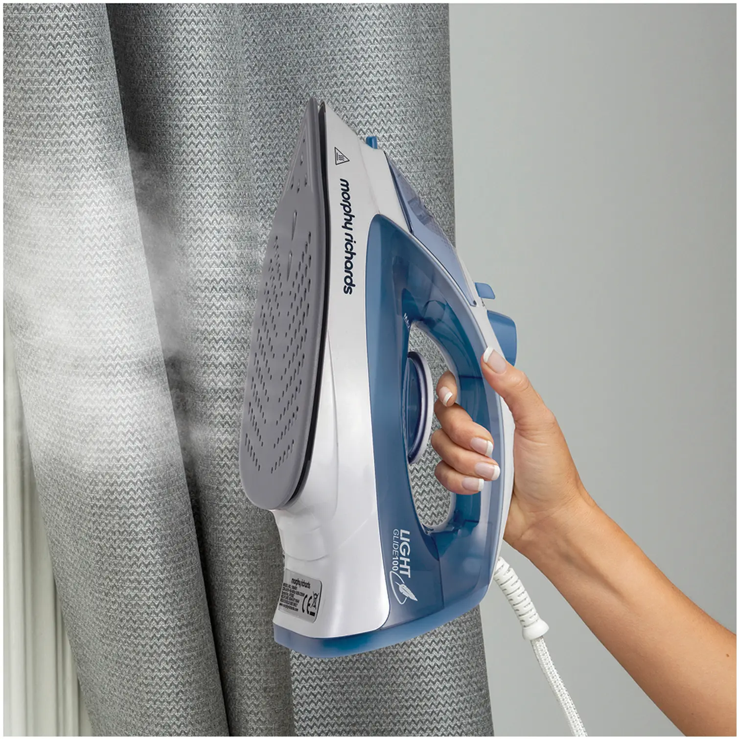 MOR0330_8 Morphy Richards 300401 Light Glide Iron 100