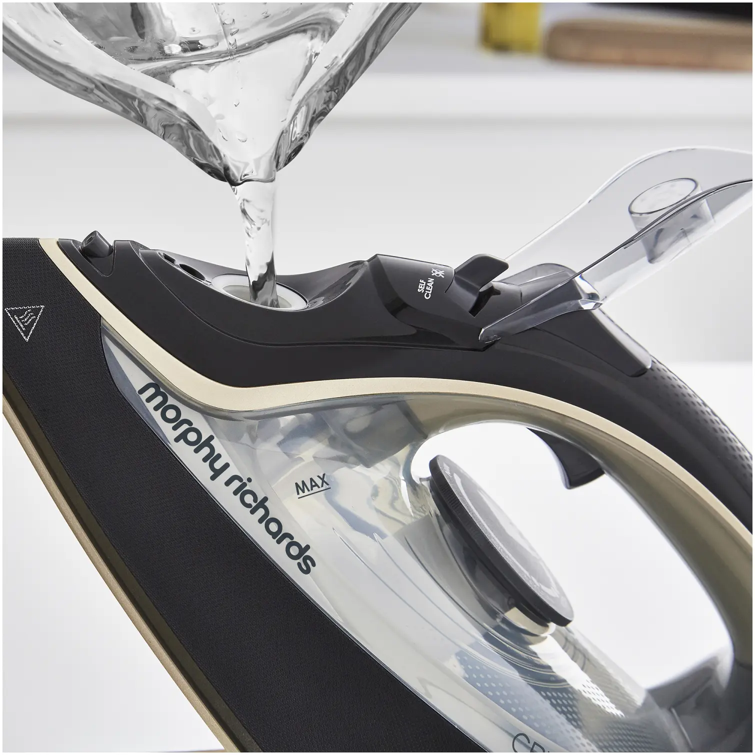 Morphy Richards 300302 2400w Crystal Clear Gold Iron