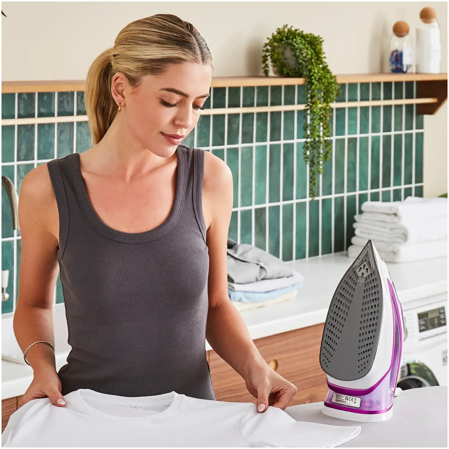 MOR0358_3 Morphy Richards 302000 Turbo Glide Iron 2800w