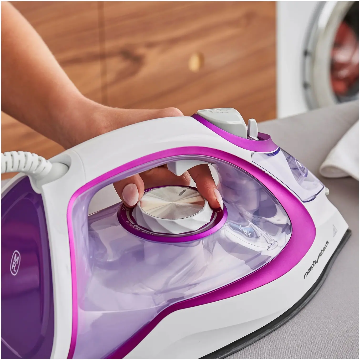 MOR0358_7 Morphy Richards 302000 Turbo Glide Iron 2800w