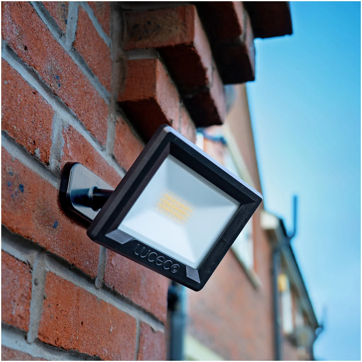 Luceco Slimline LED Floodlight 20 Watt With PIR