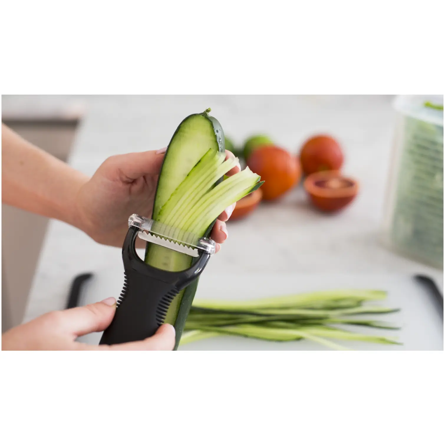 OXO0022_2 OXO Good Grips Julienne Peeler