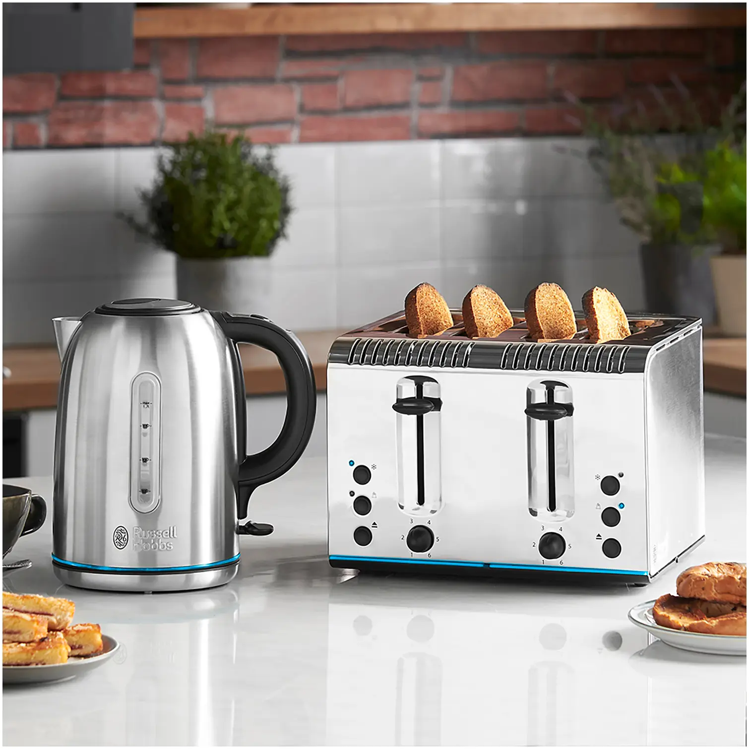 RKW1598_2 Russell Hobbs Quiet Boil Kettle Stainless Steel 1.7 Litre Capacity