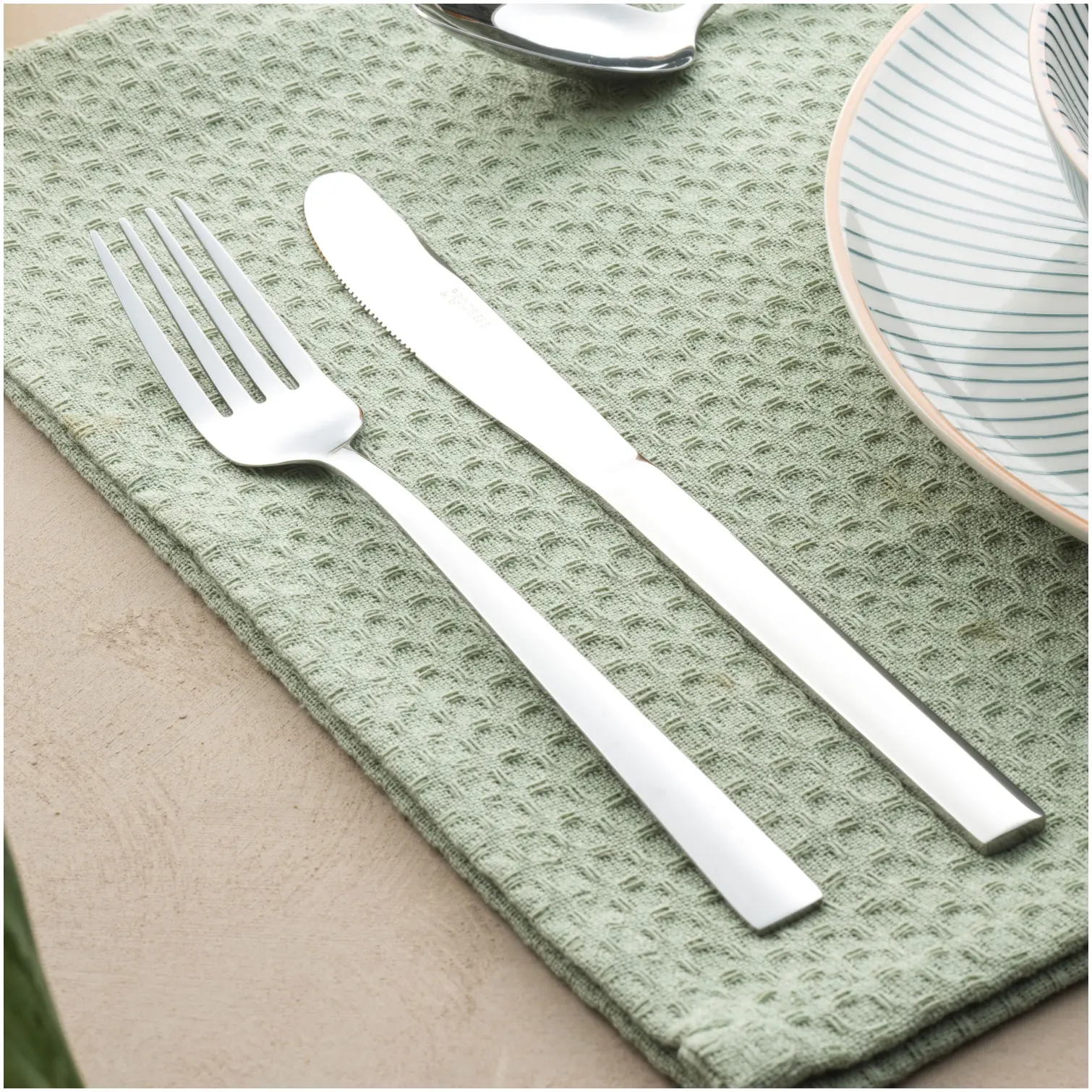 Progress Washington 16 Piece Cutlery Set