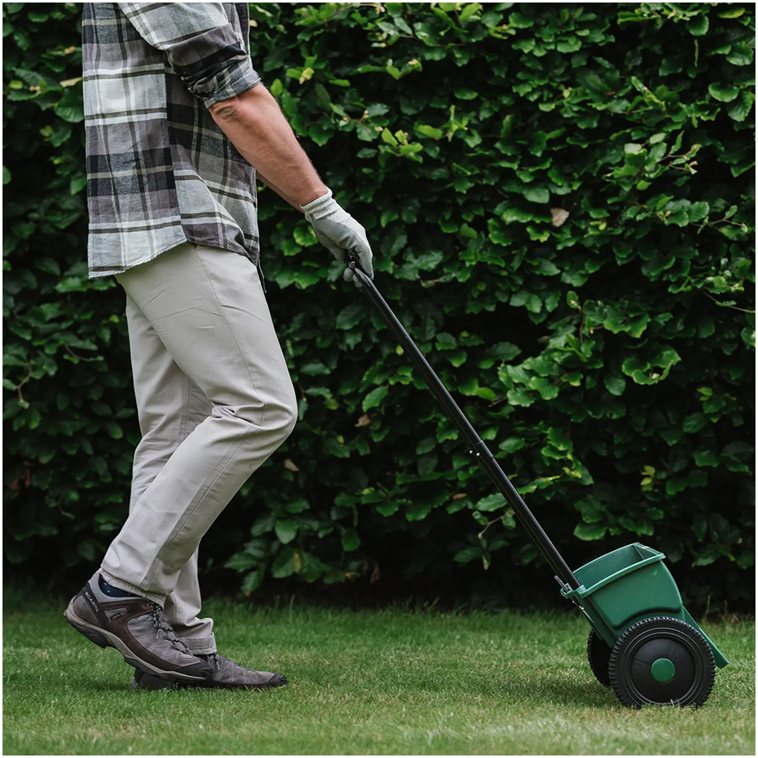 WTD0400_3 Westland Lawn Drop Spreader 41cm Spreading Width